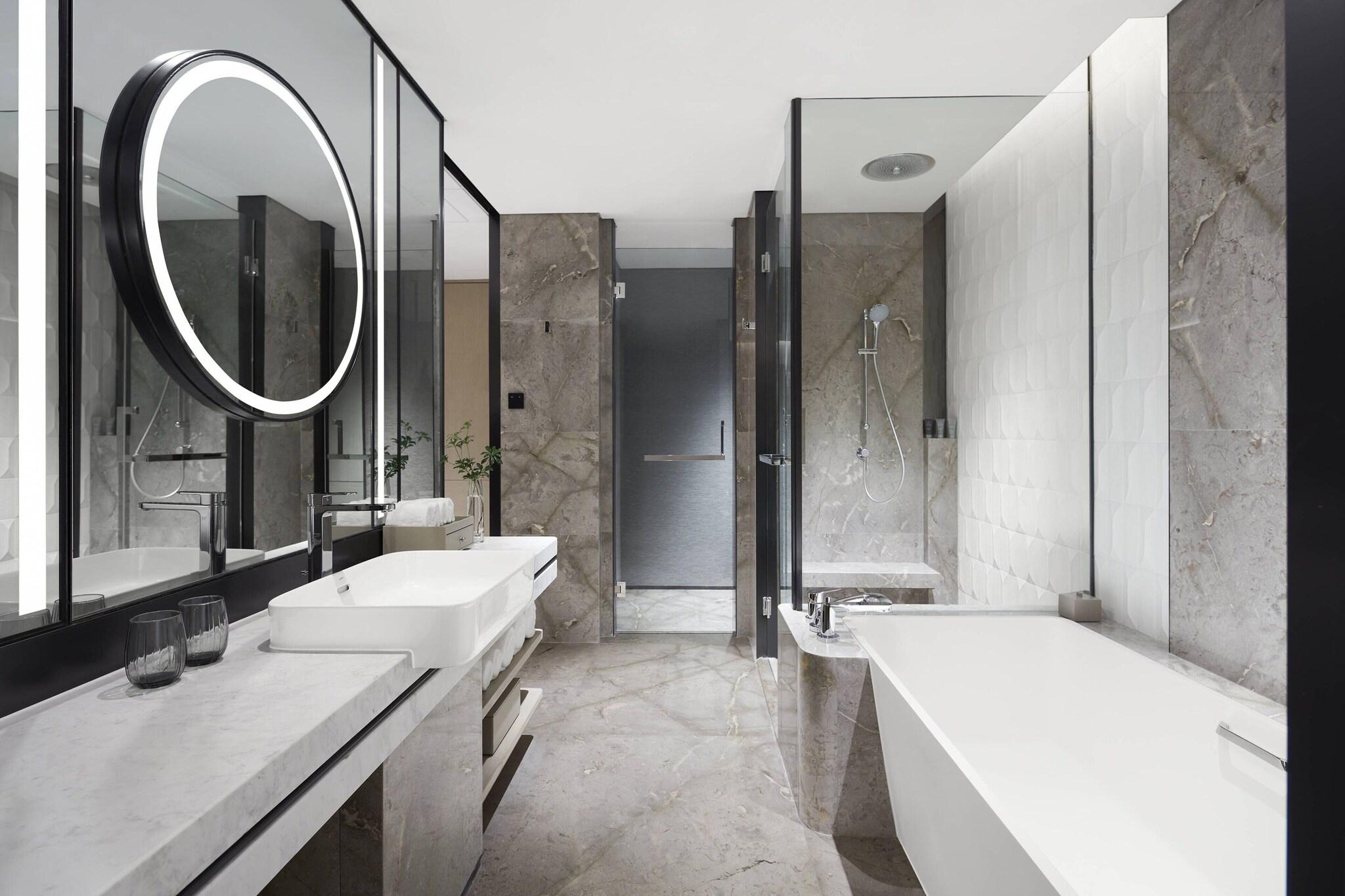 Double Garden View King Bed