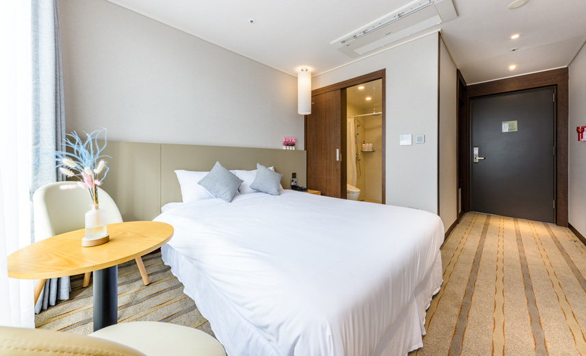 Double Deluxe One Bed