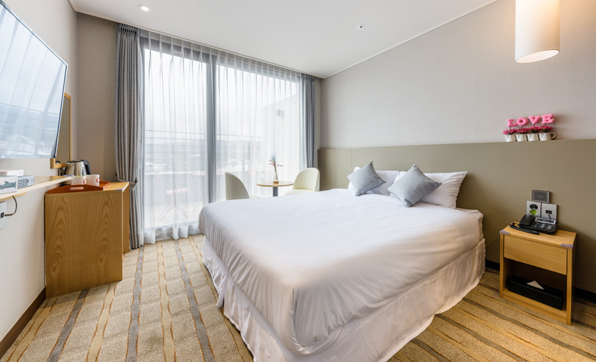 Double Deluxe One Bed