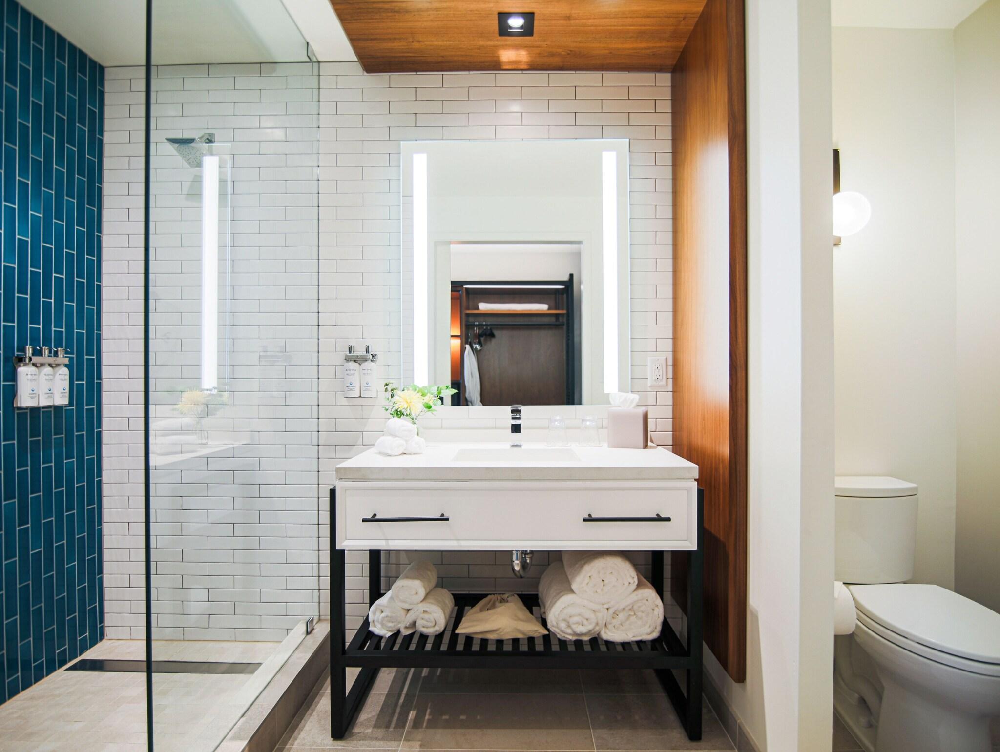 Double Deluxe King Bed