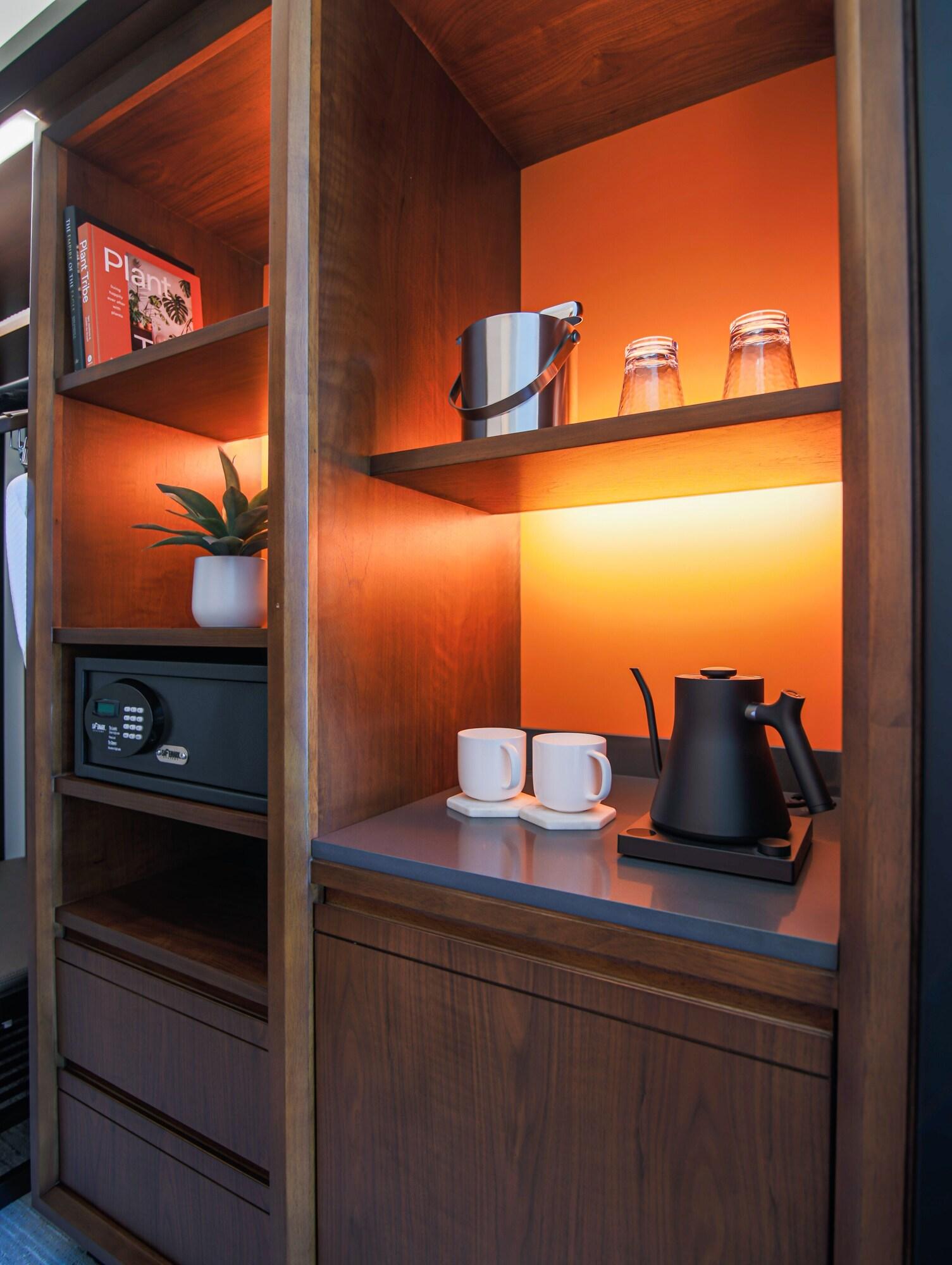 Double Deluxe King Bed