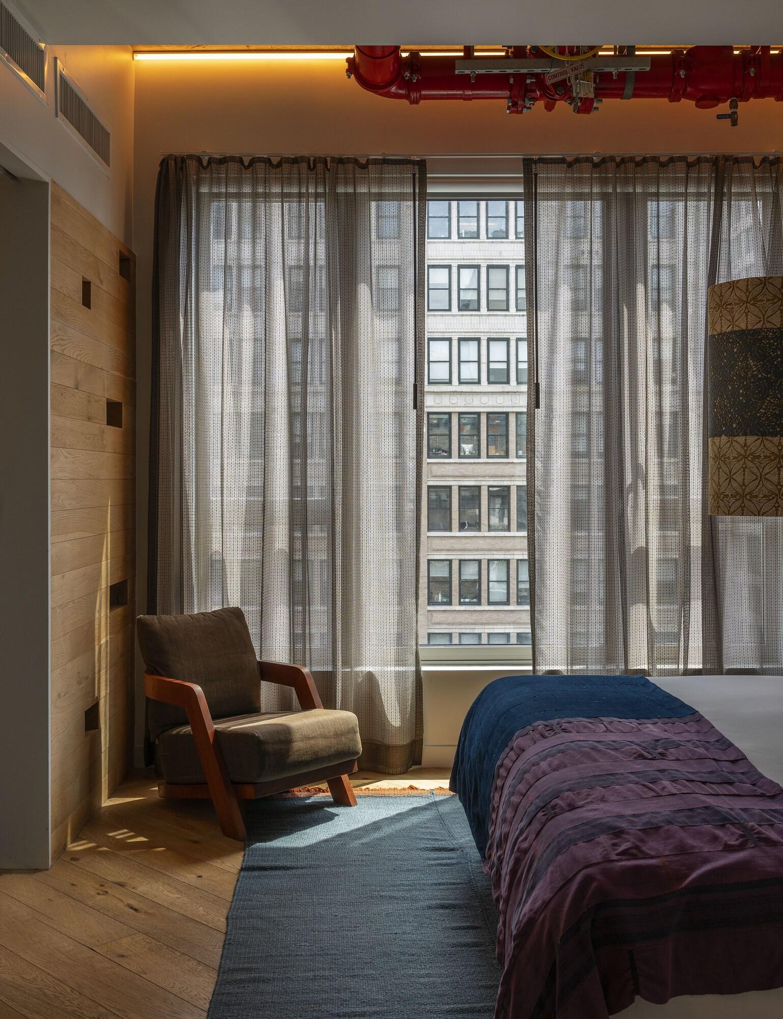 Studio City View King Bed