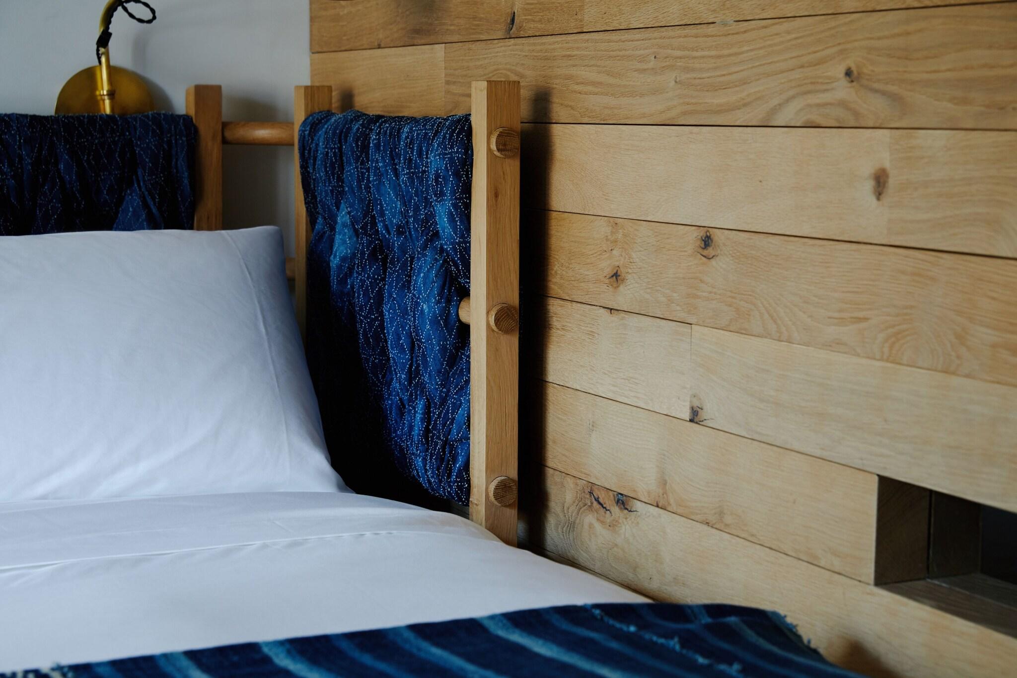 Studio City View King Bed