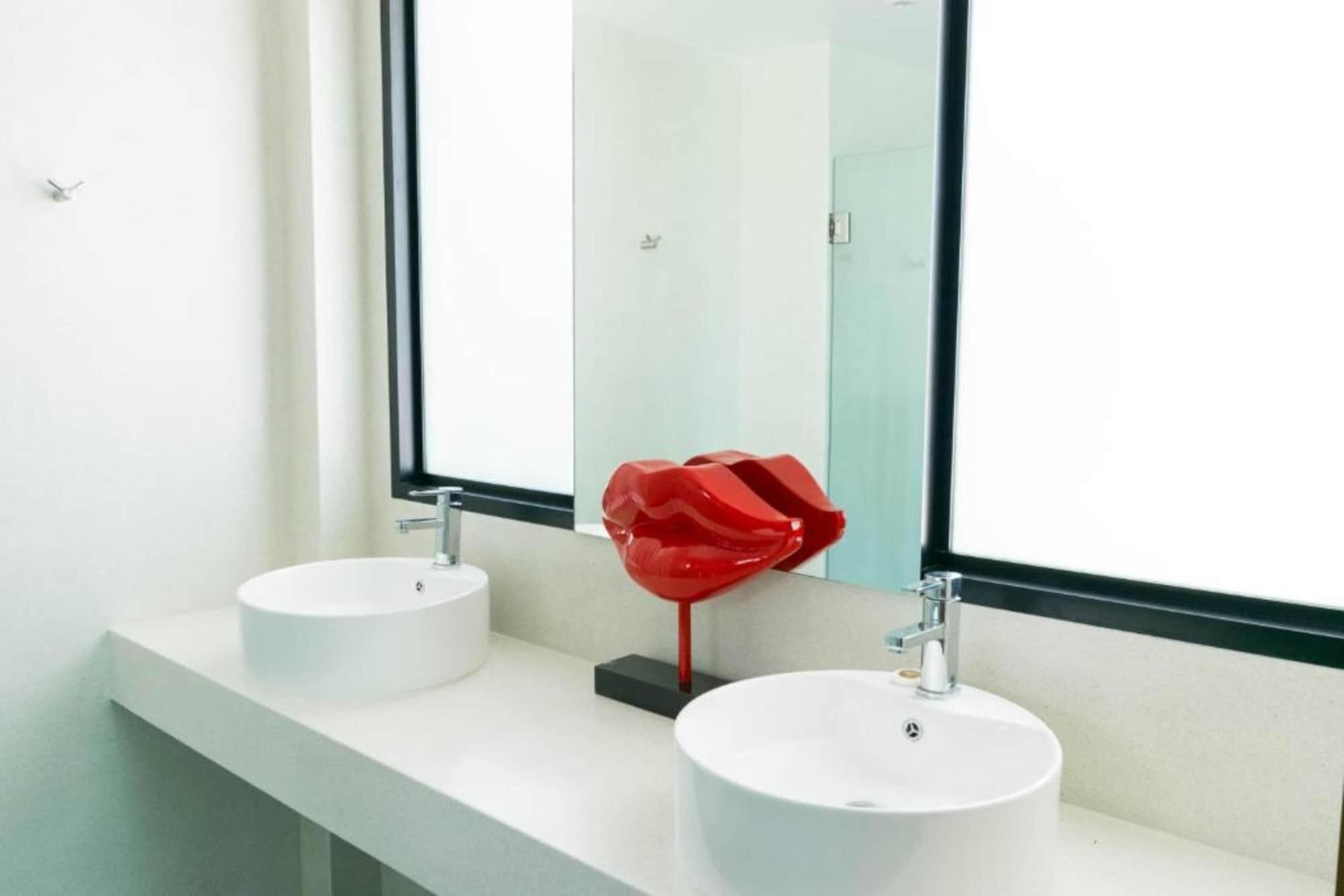 Double Side Sea View One Bedroom