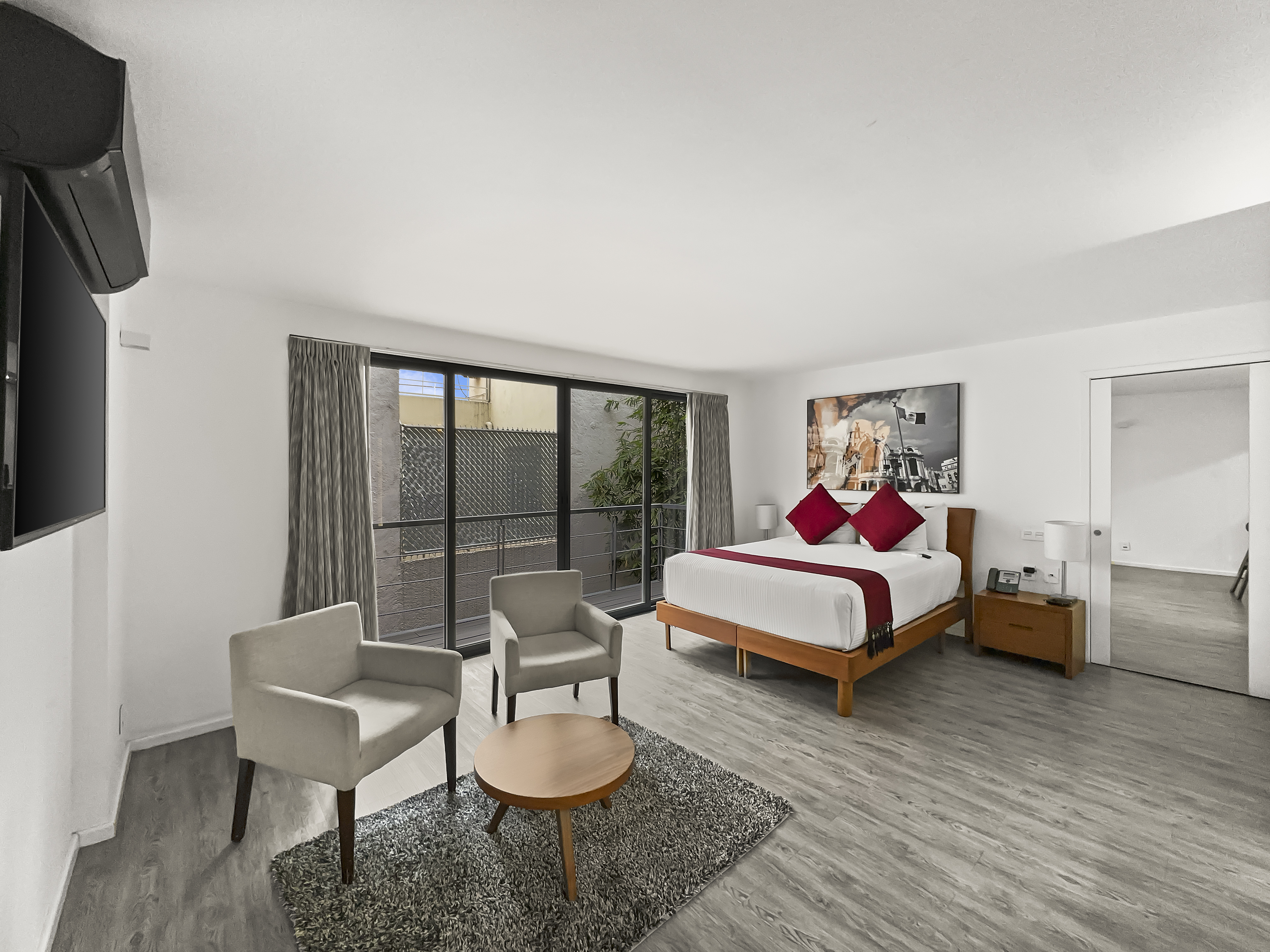 Suite Deluxe Queen Bed