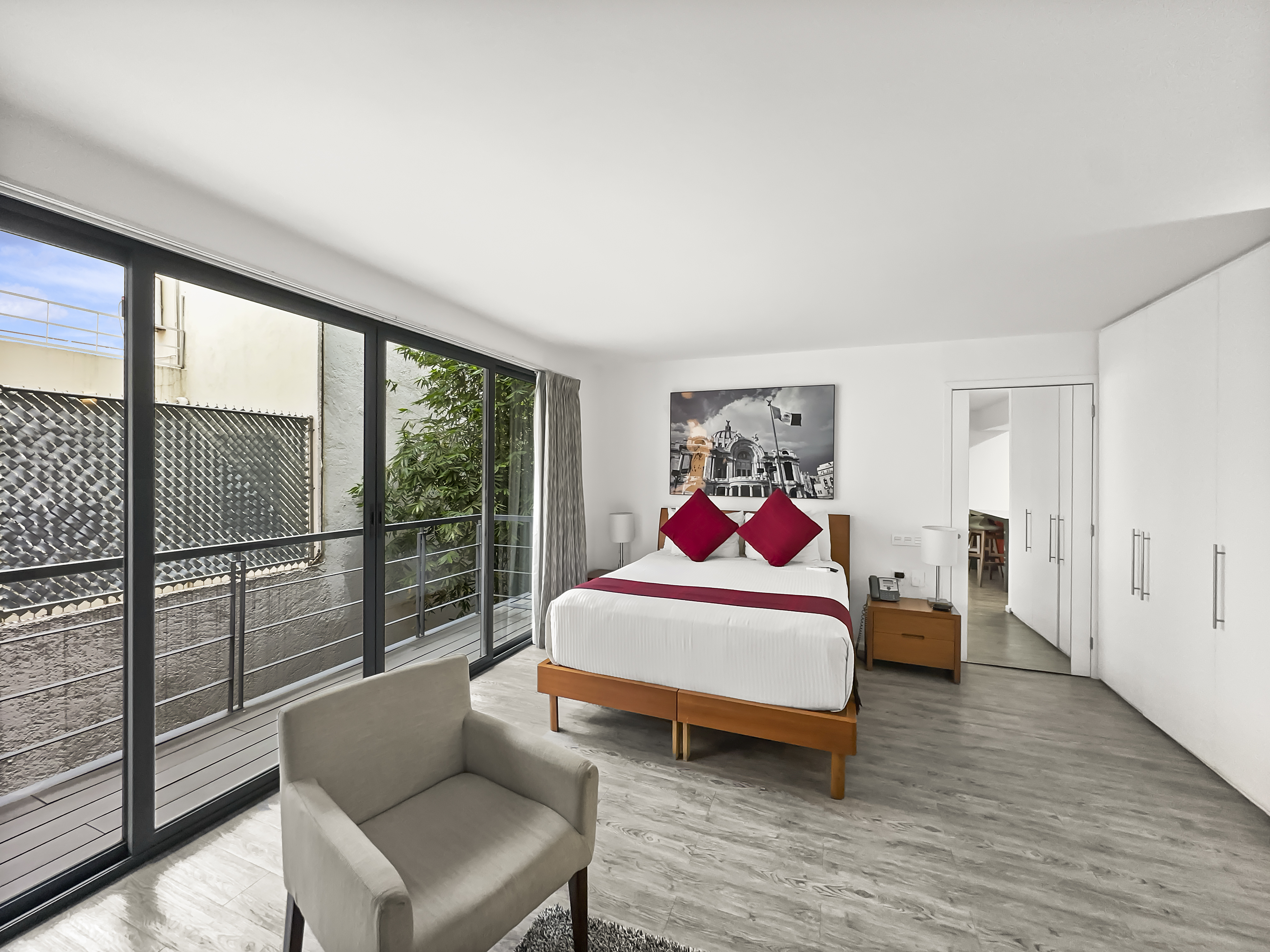 Suite Deluxe Queen Bed