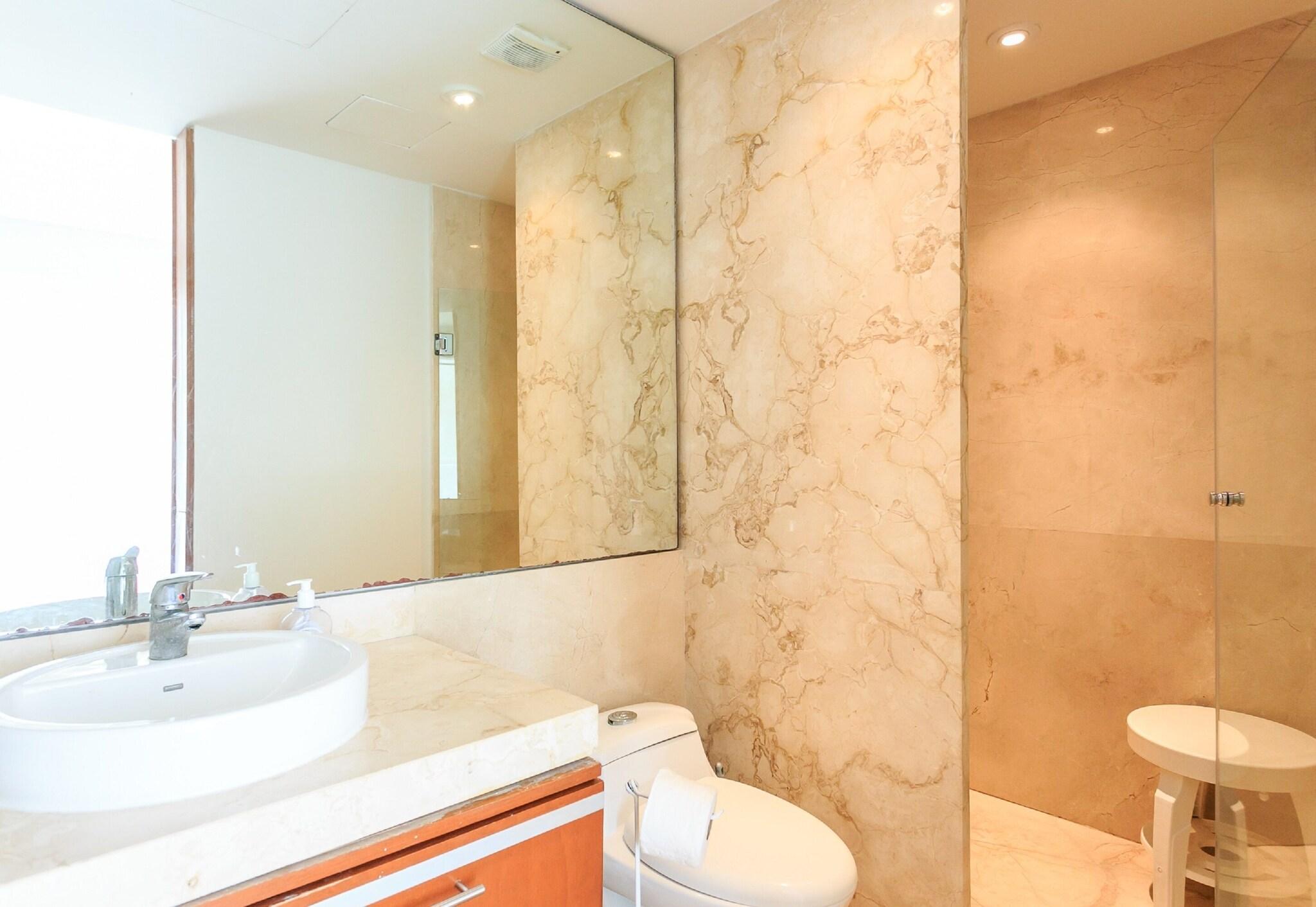 Suite Pool View King Bed