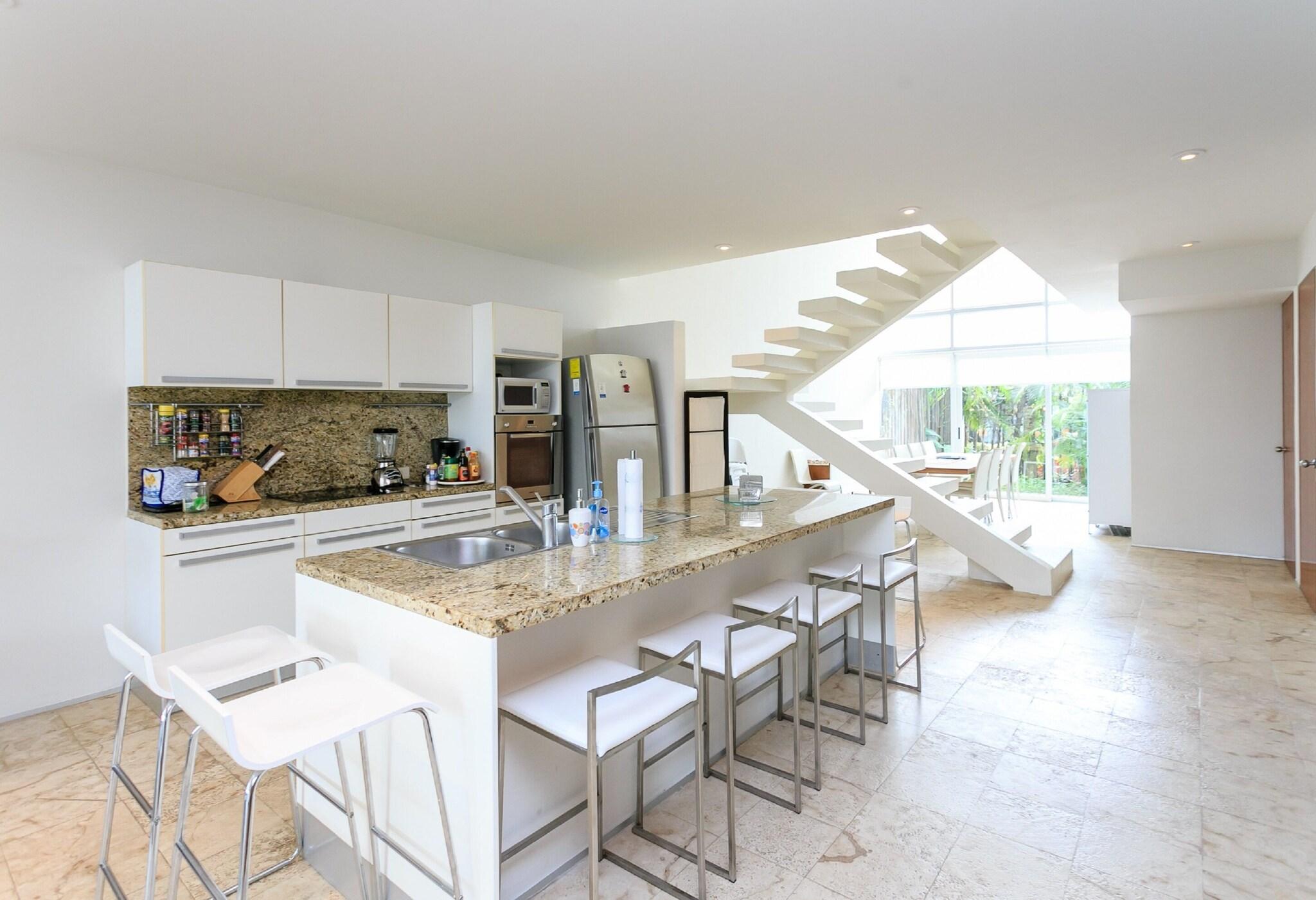 Suite Pool View King Bed