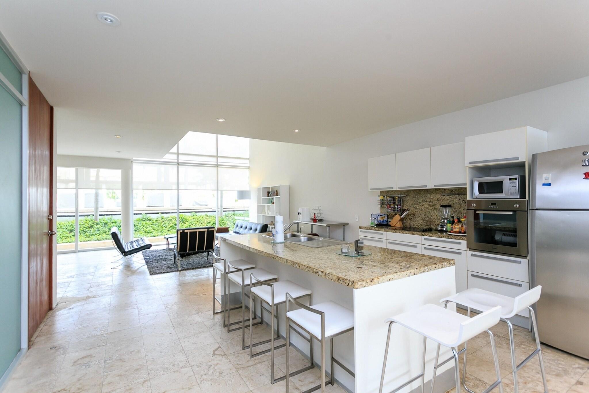 Suite Pool View King Bed