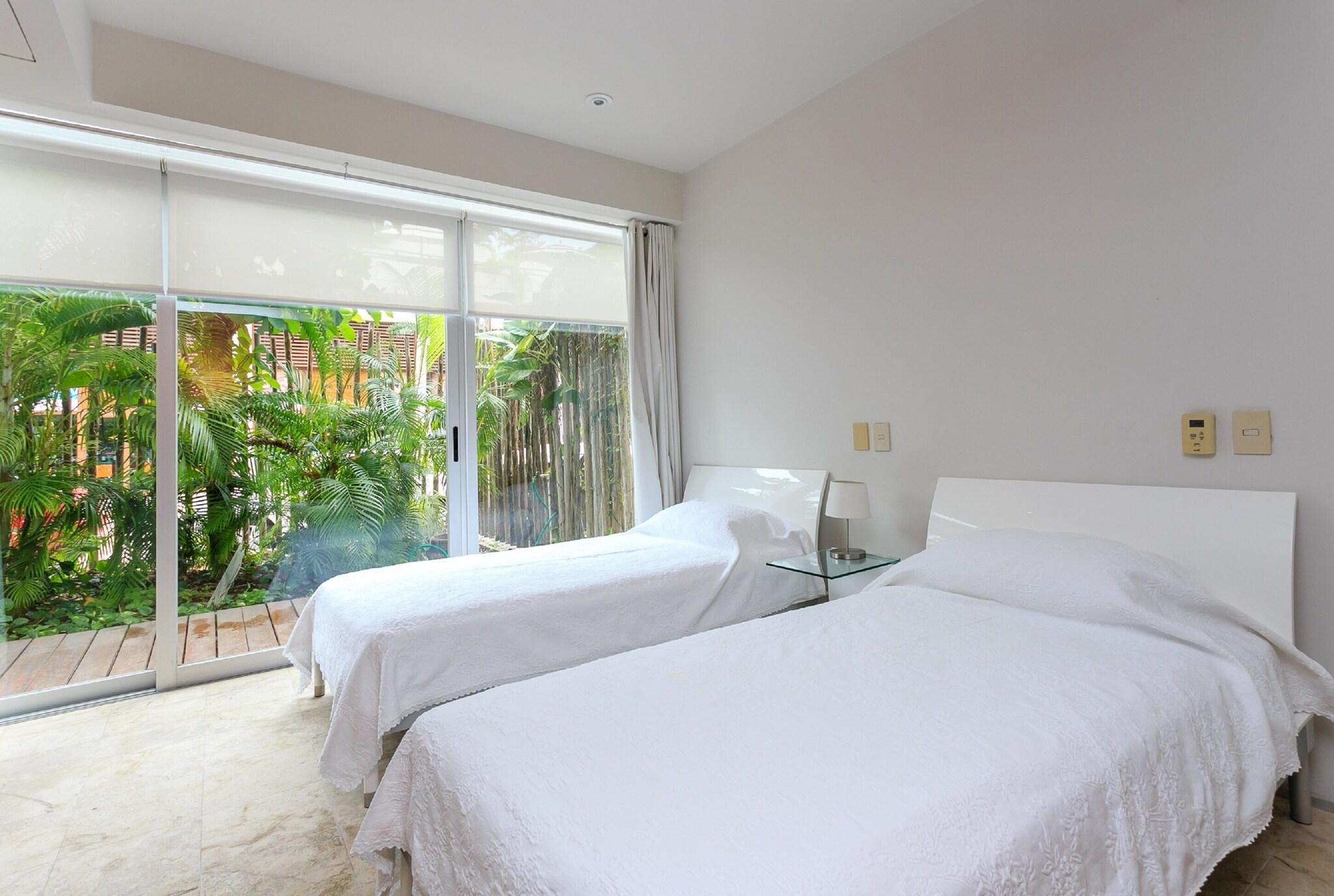 Suite Pool View King Bed