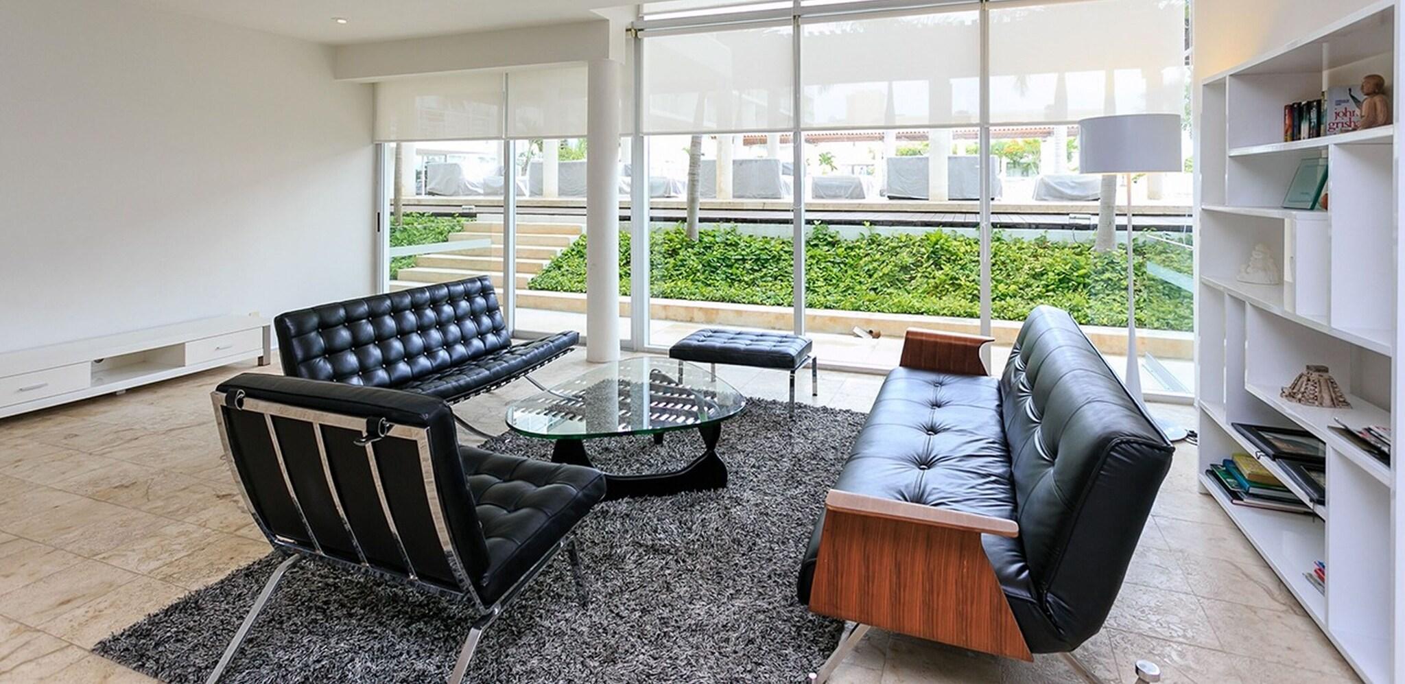 Suite Pool View King Bed