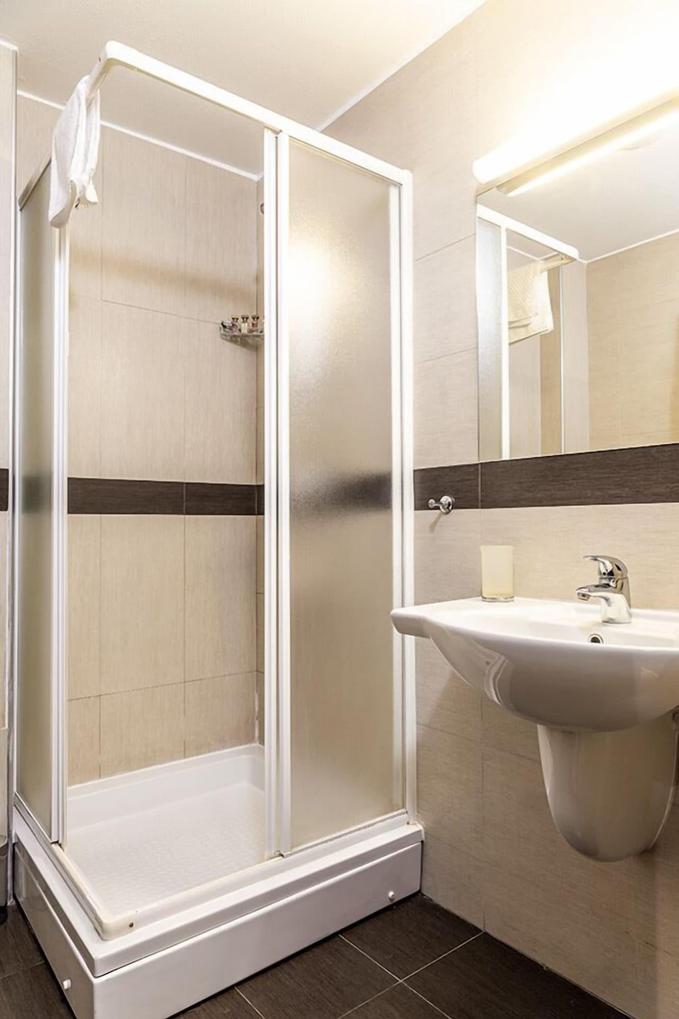 Double Deluxe King Bed