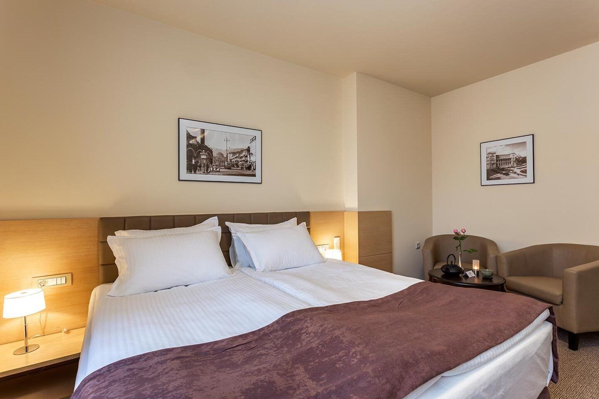 Double Deluxe King Bed