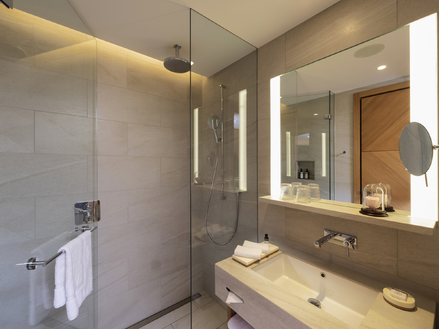 Double Deluxe King Bed