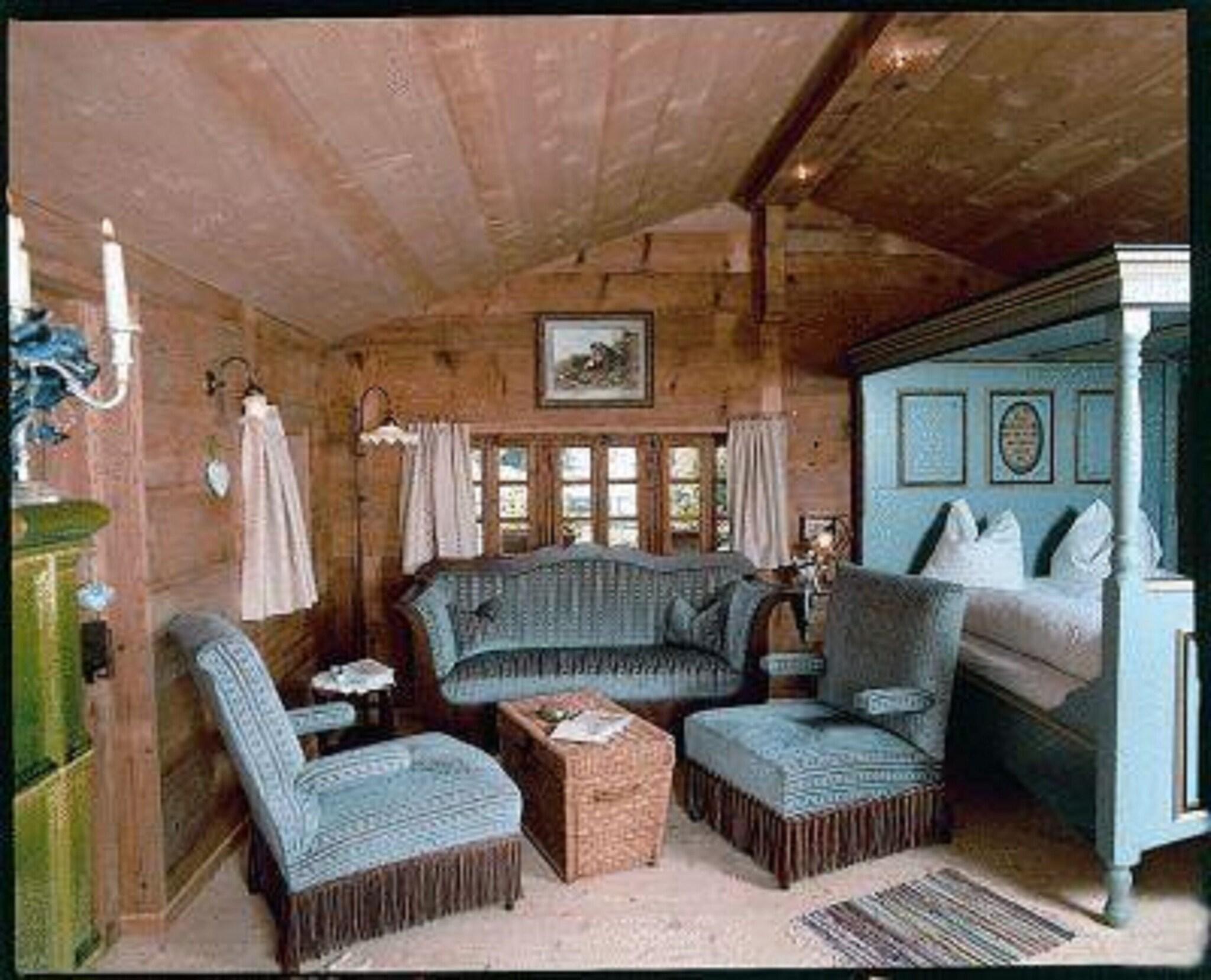 Junior Suite Queen Size Bed