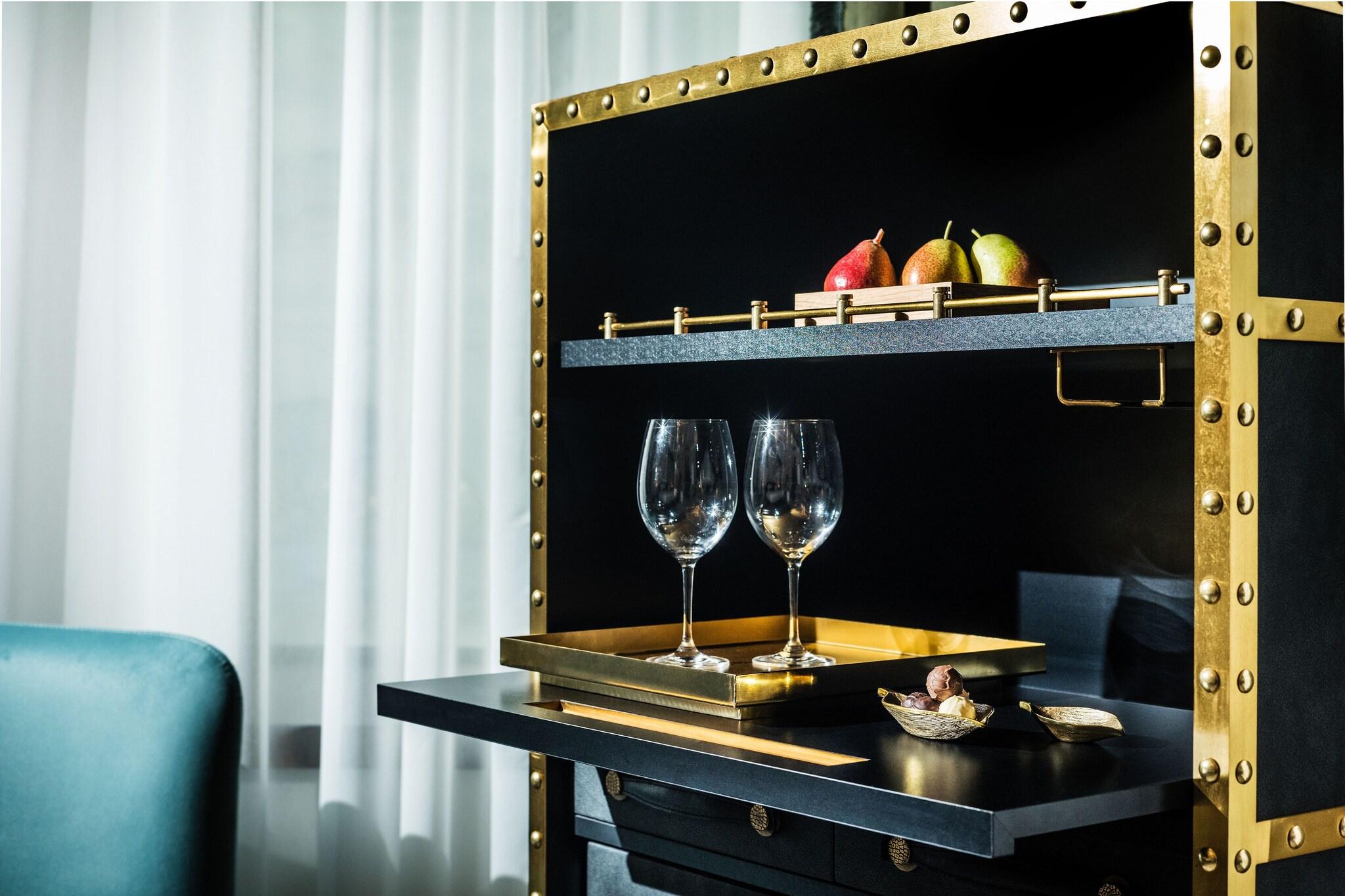 Double Deluxe King Bed