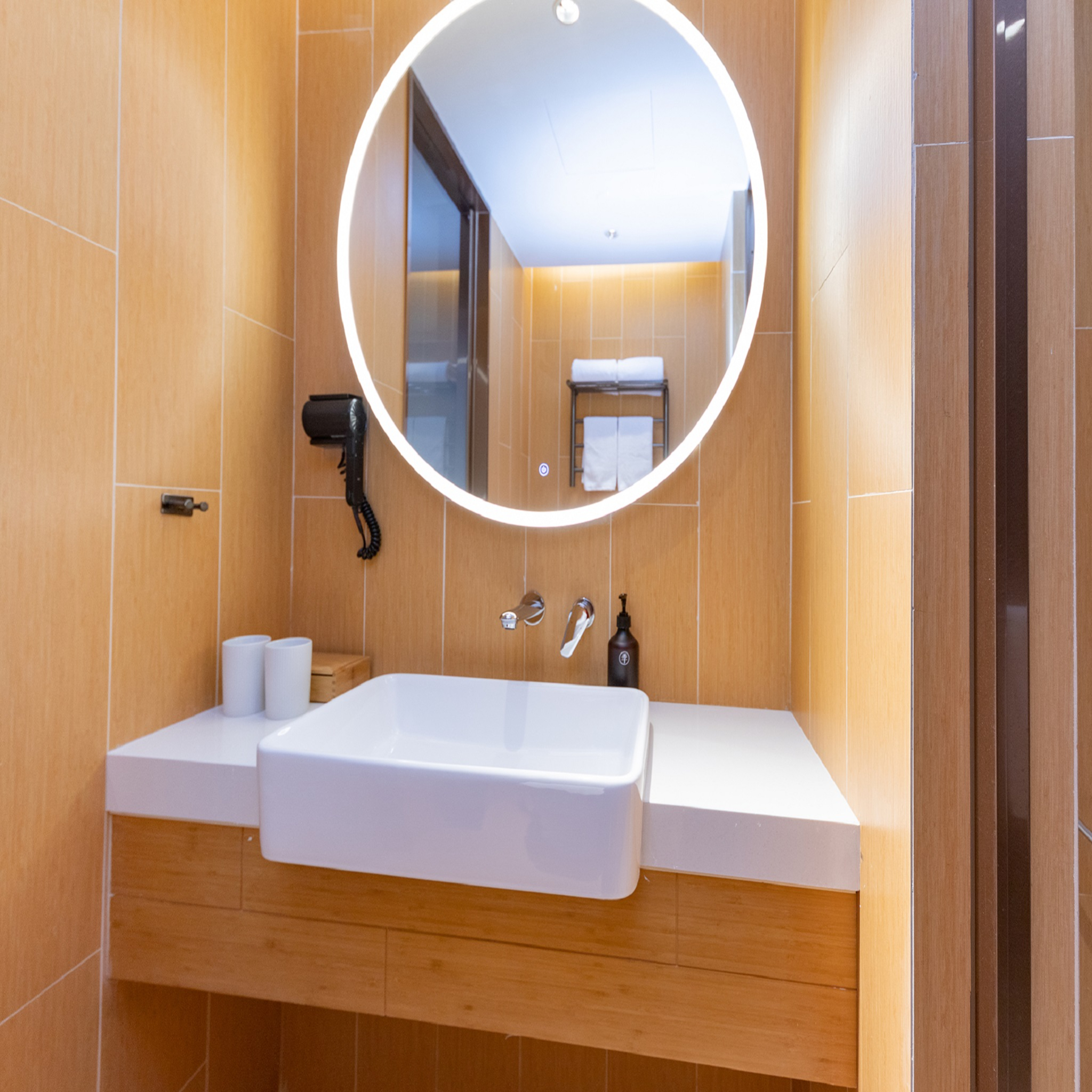 Double or Twin Business King Bed