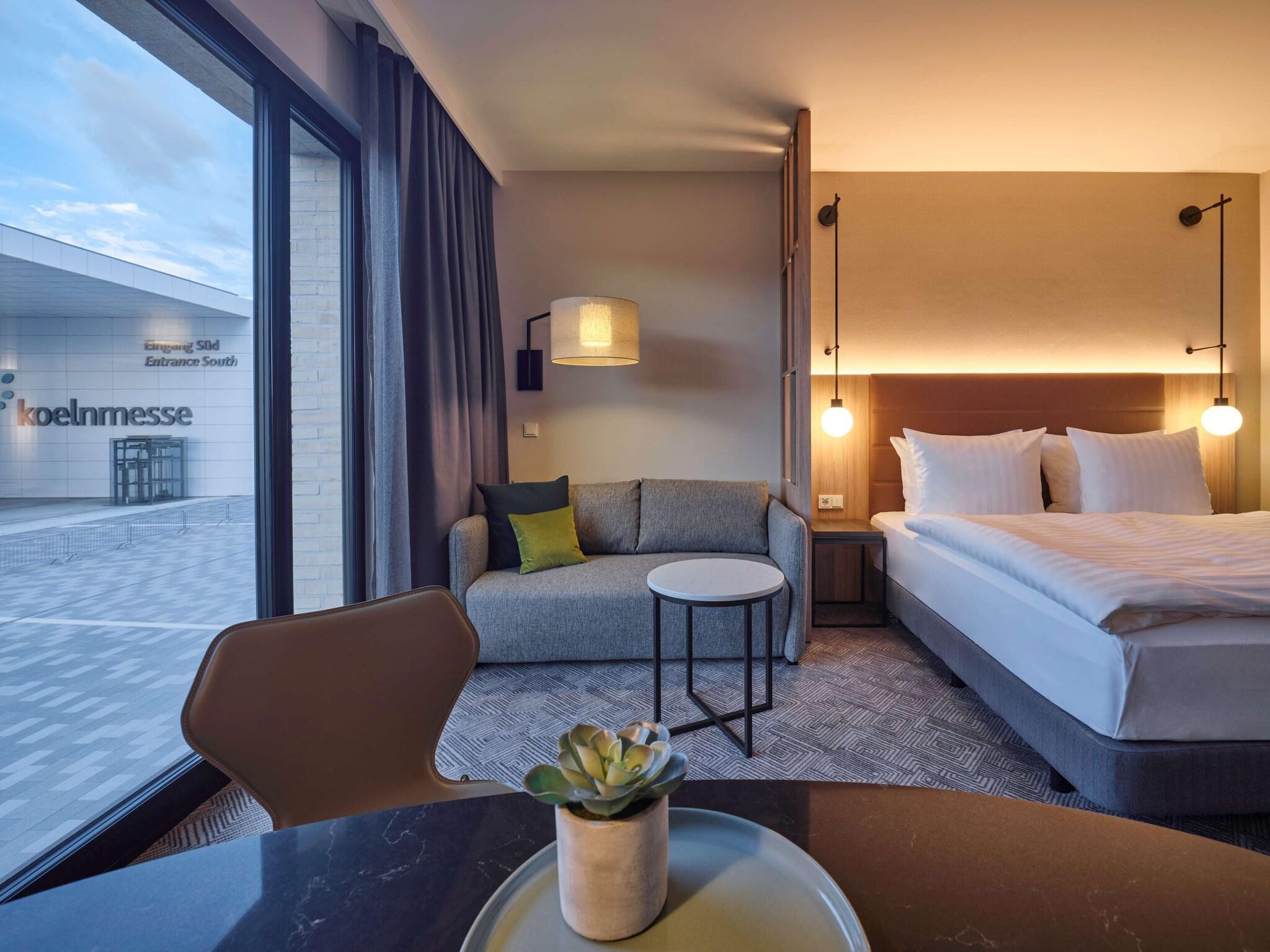 Studio King Size Bed