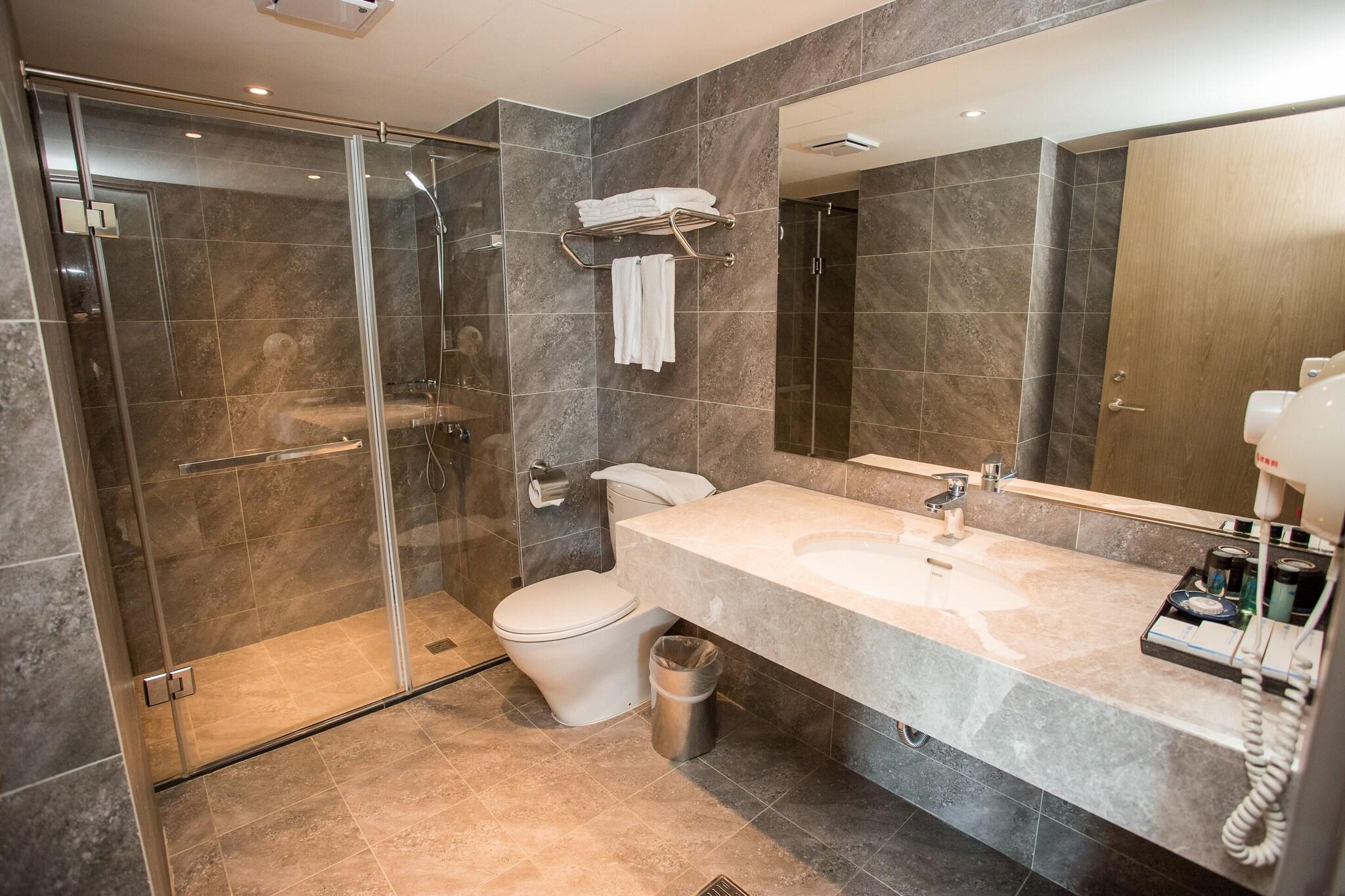 Quadruple with Shared Bathroom