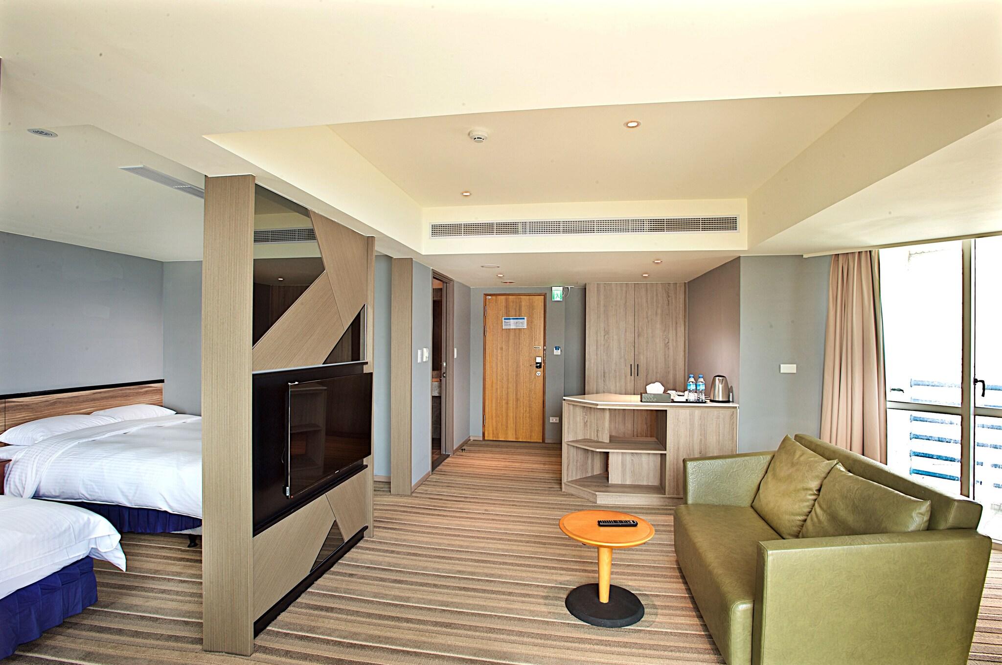 Quadruple with Shared Bathroom