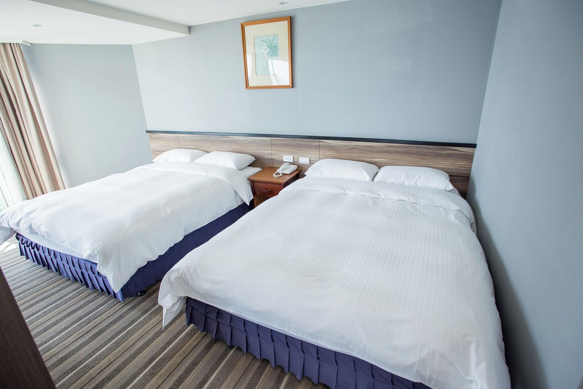 Quadruple with Shared Bathroom