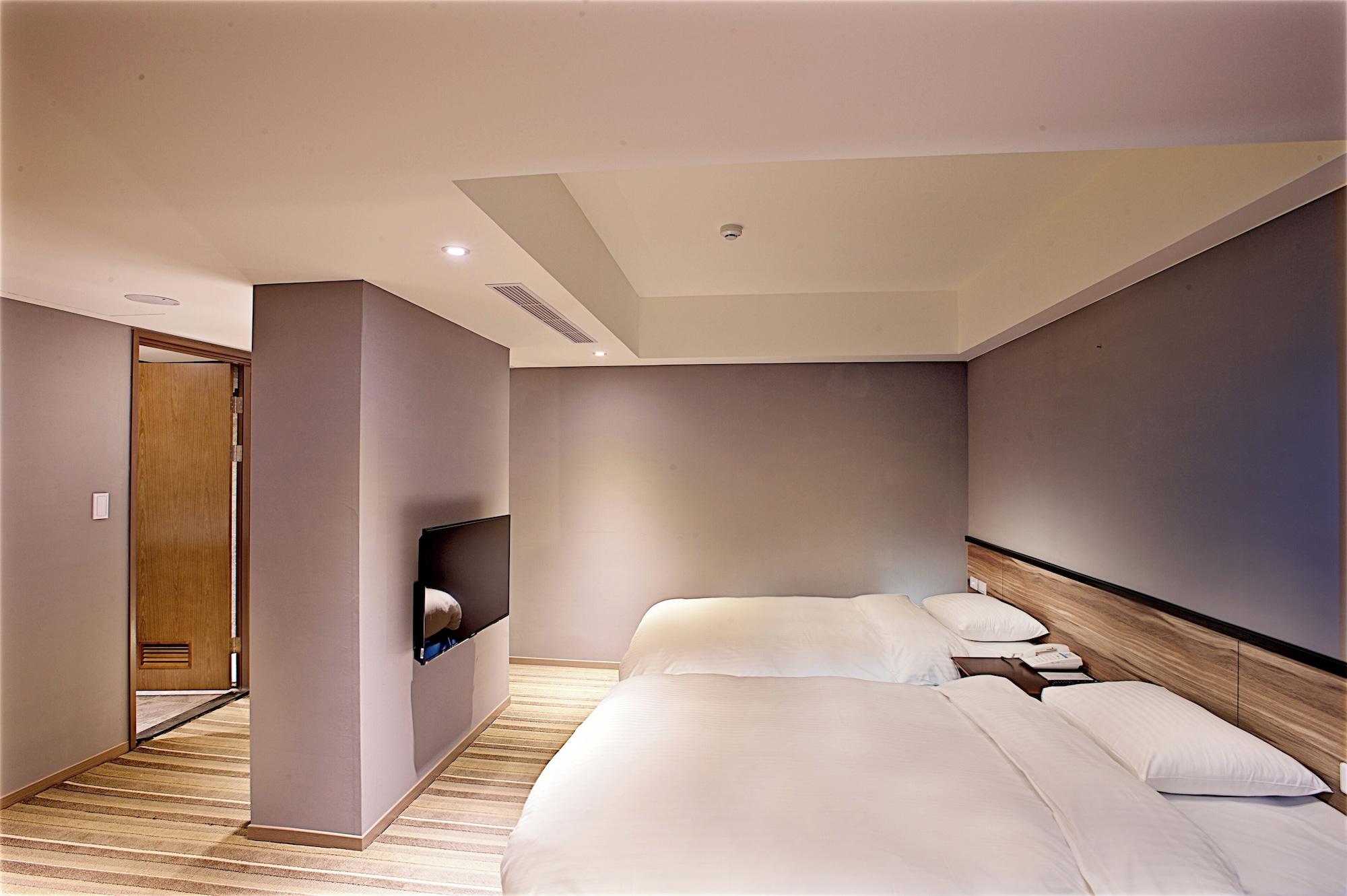 Twin with Shared Bathroom