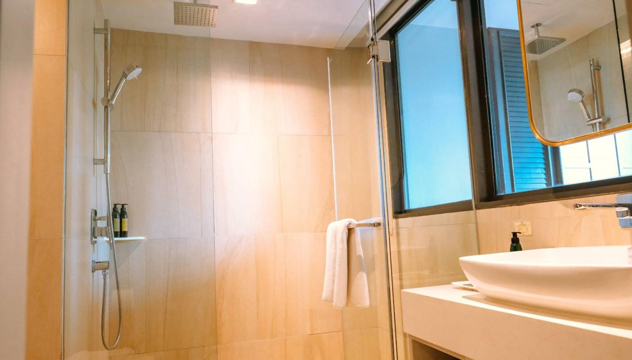 Double Deluxe King Bed