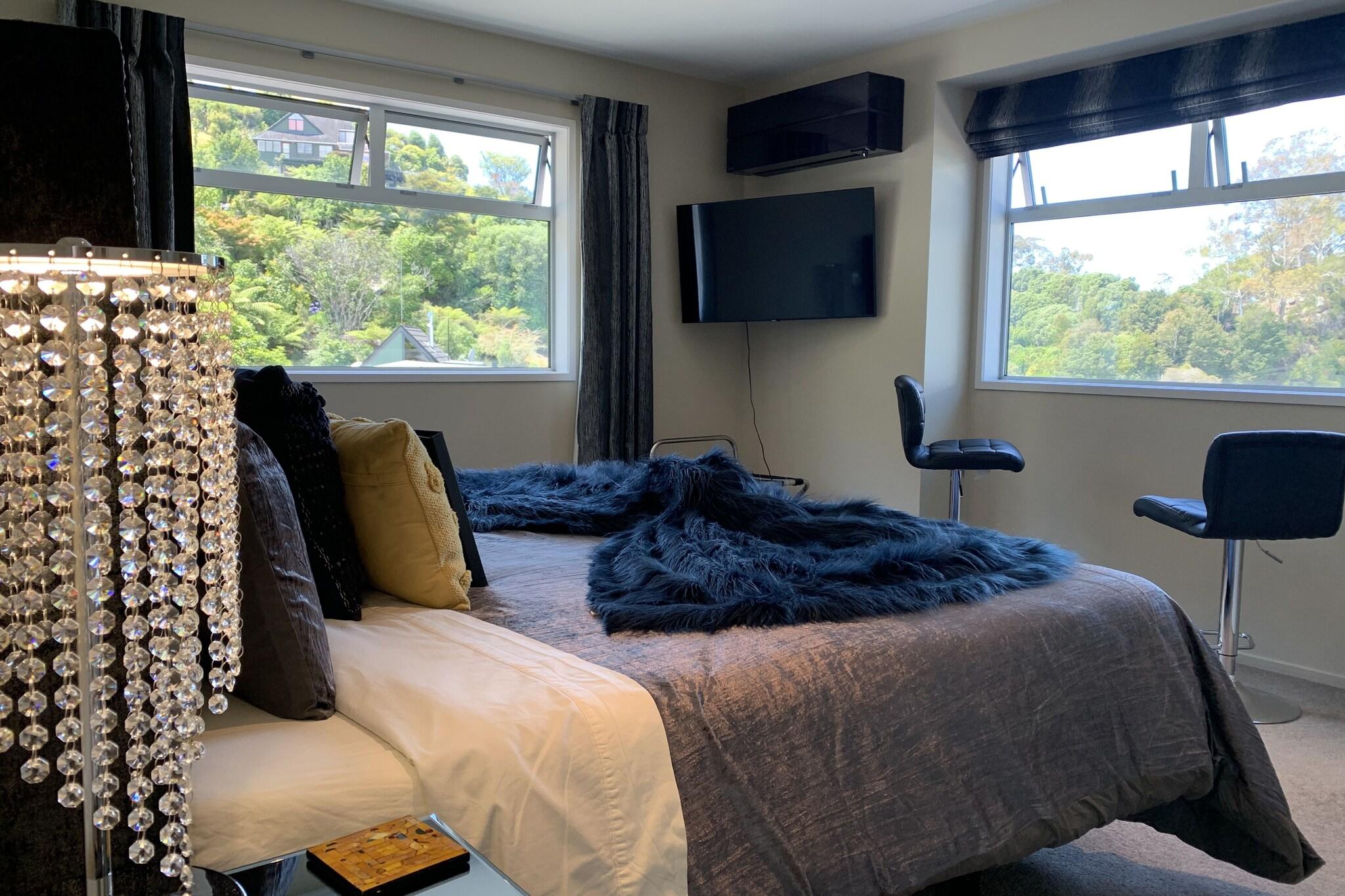 Studio King Size Bed