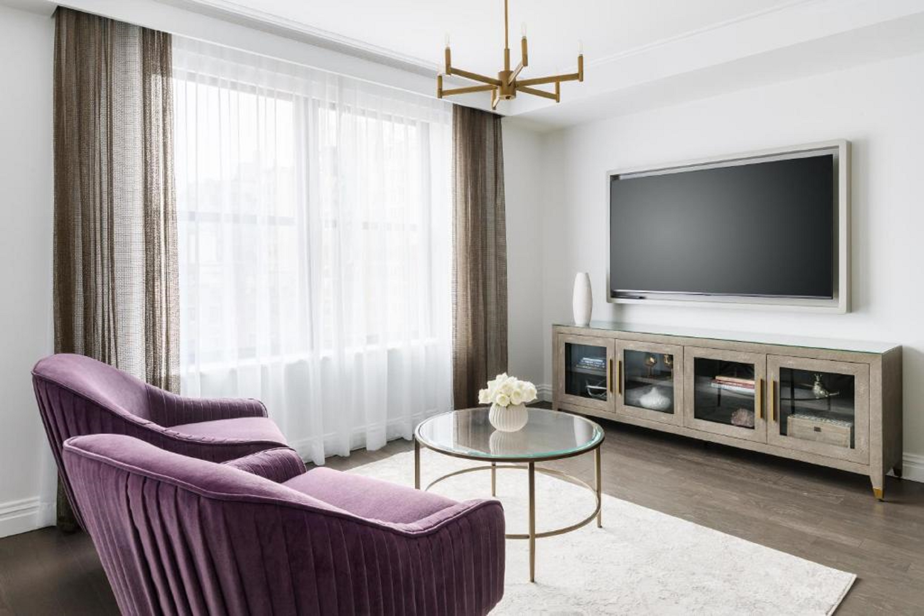 Junior Suite Queen Size Bed