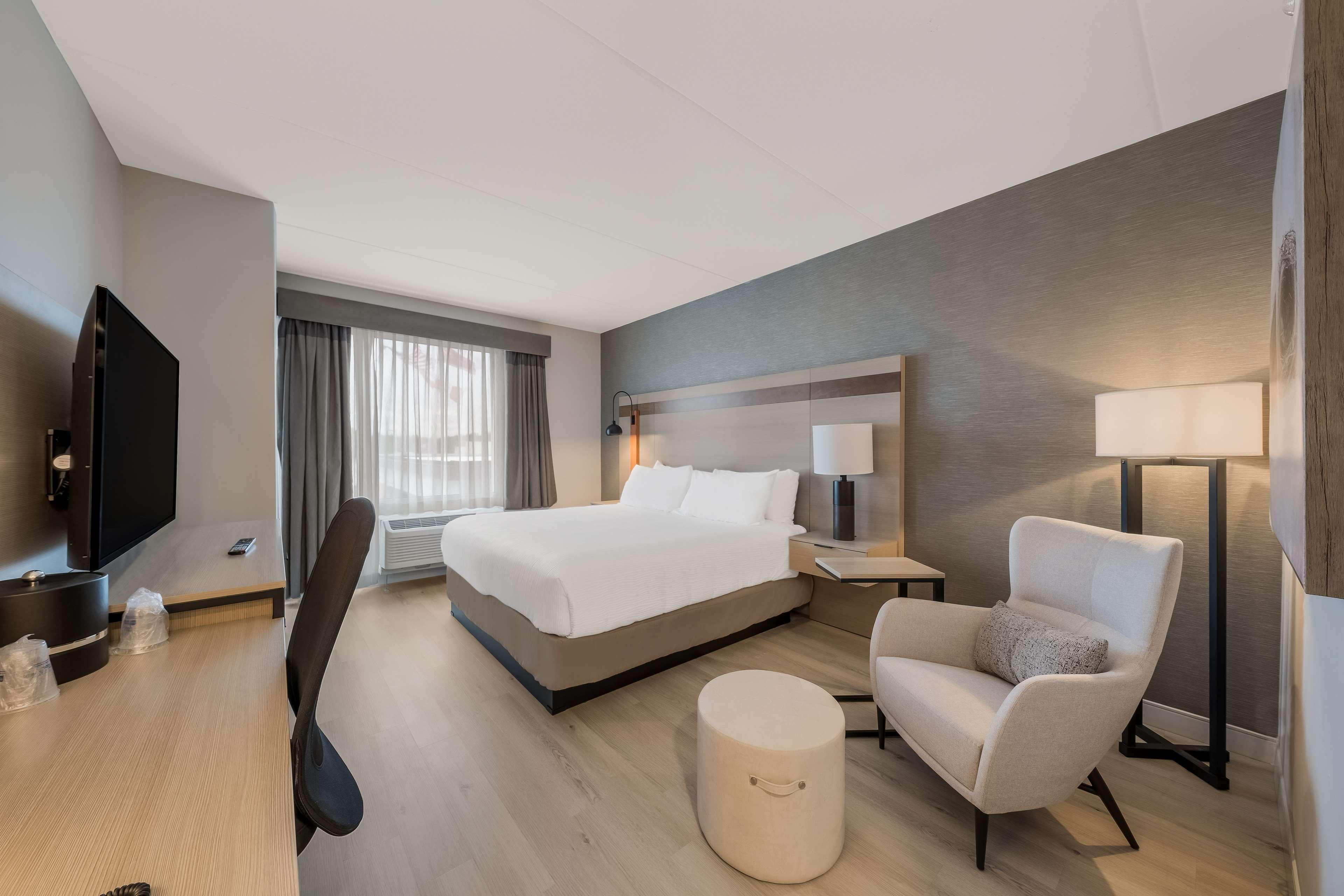 Room Accessible King Size Bed