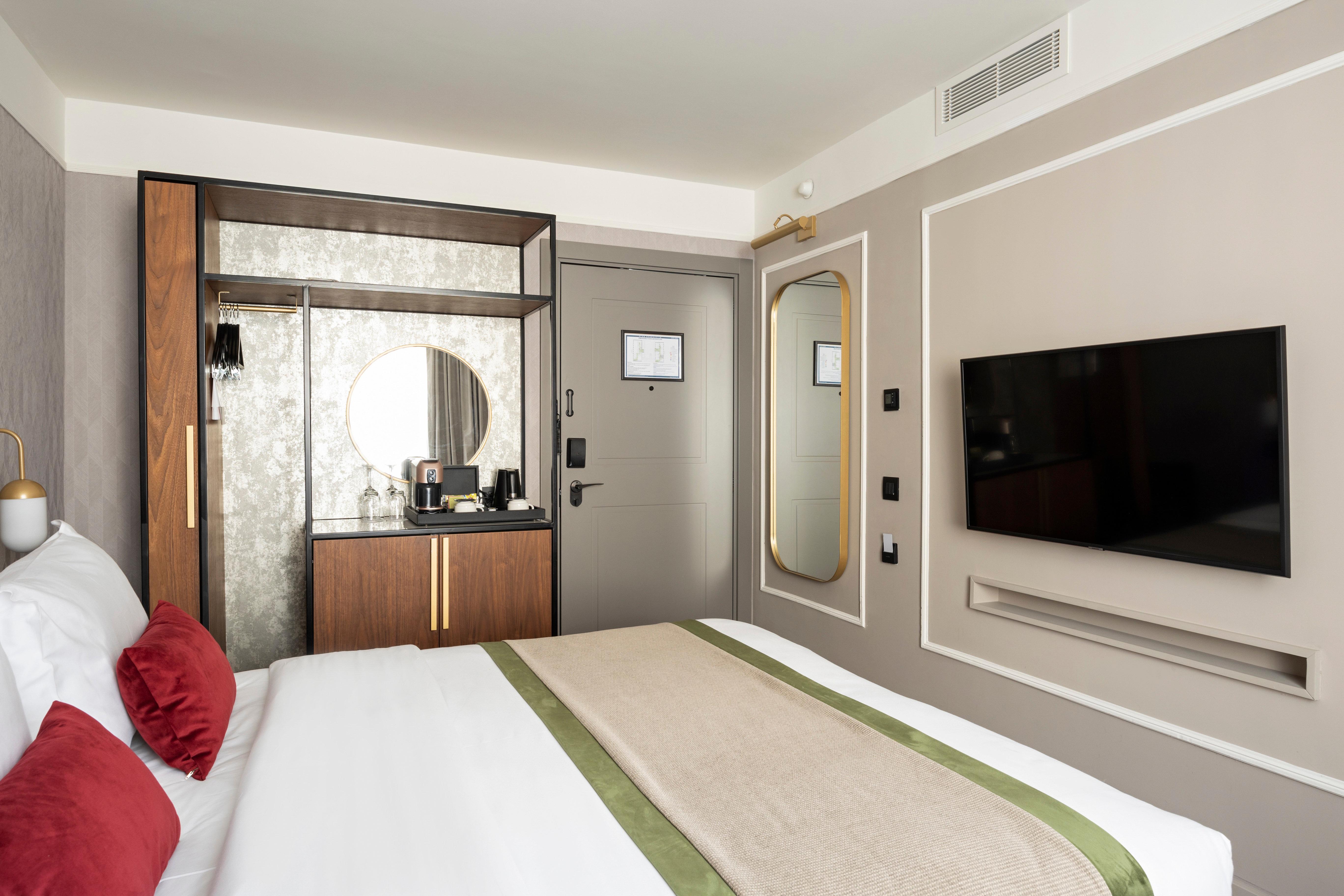 Double Queen Size Bed