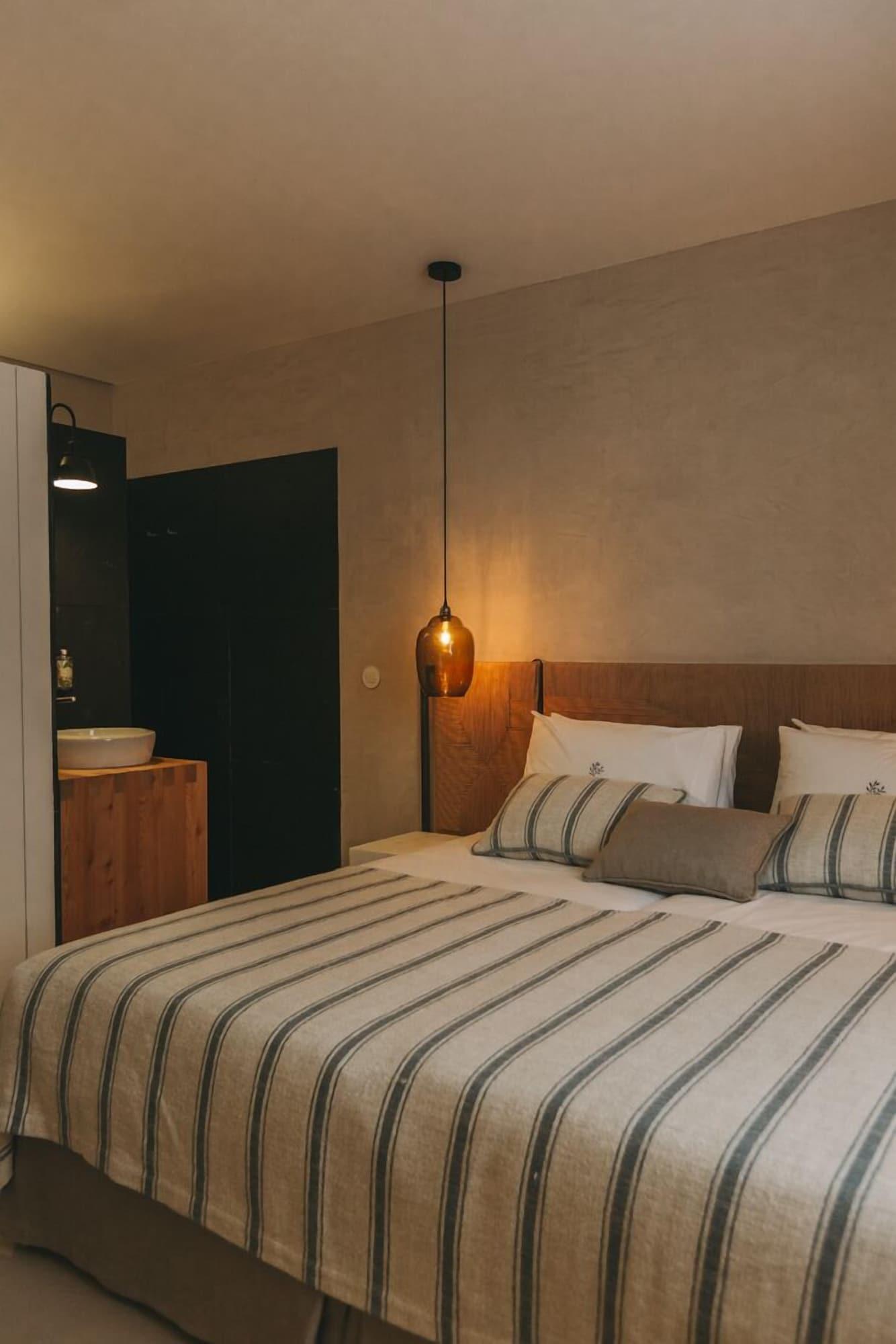 Double or Twin Queen Size Bed