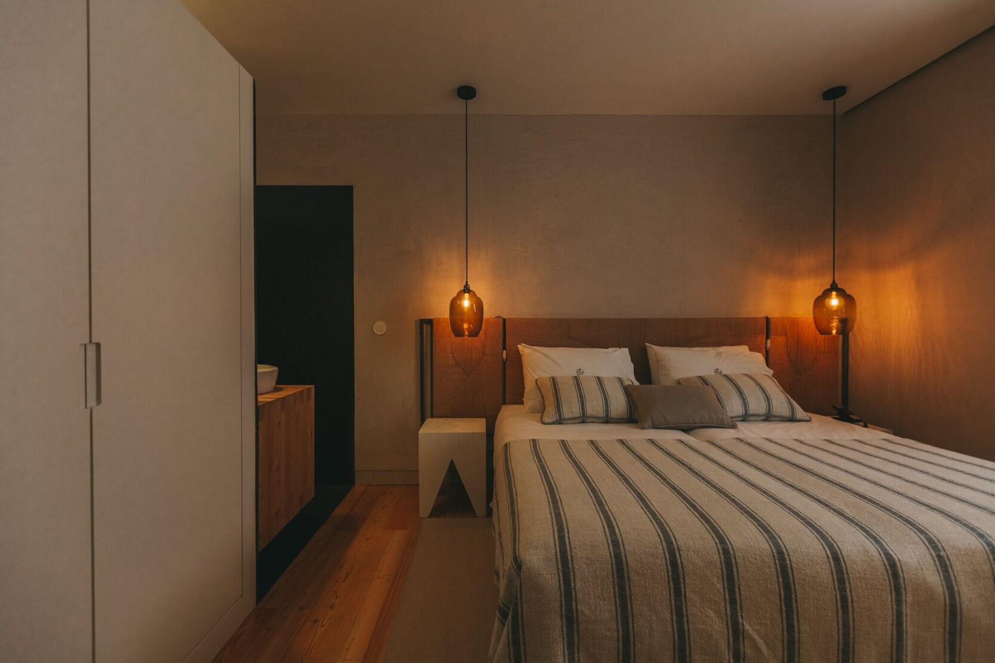 Double or Twin Queen Size Bed