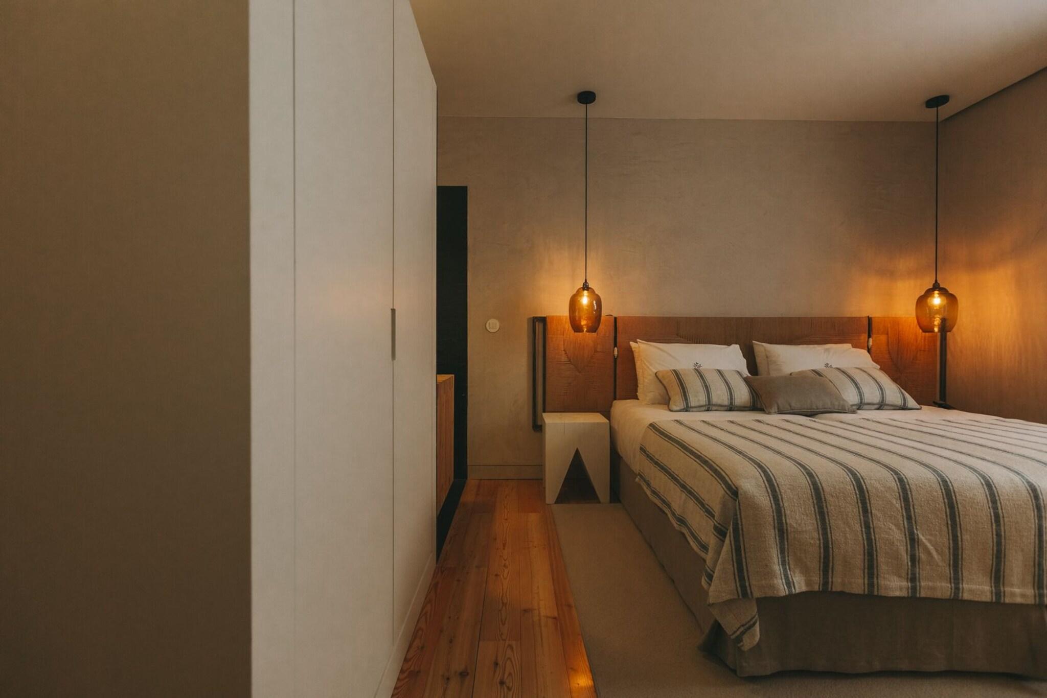 Double or Twin Queen Size Bed