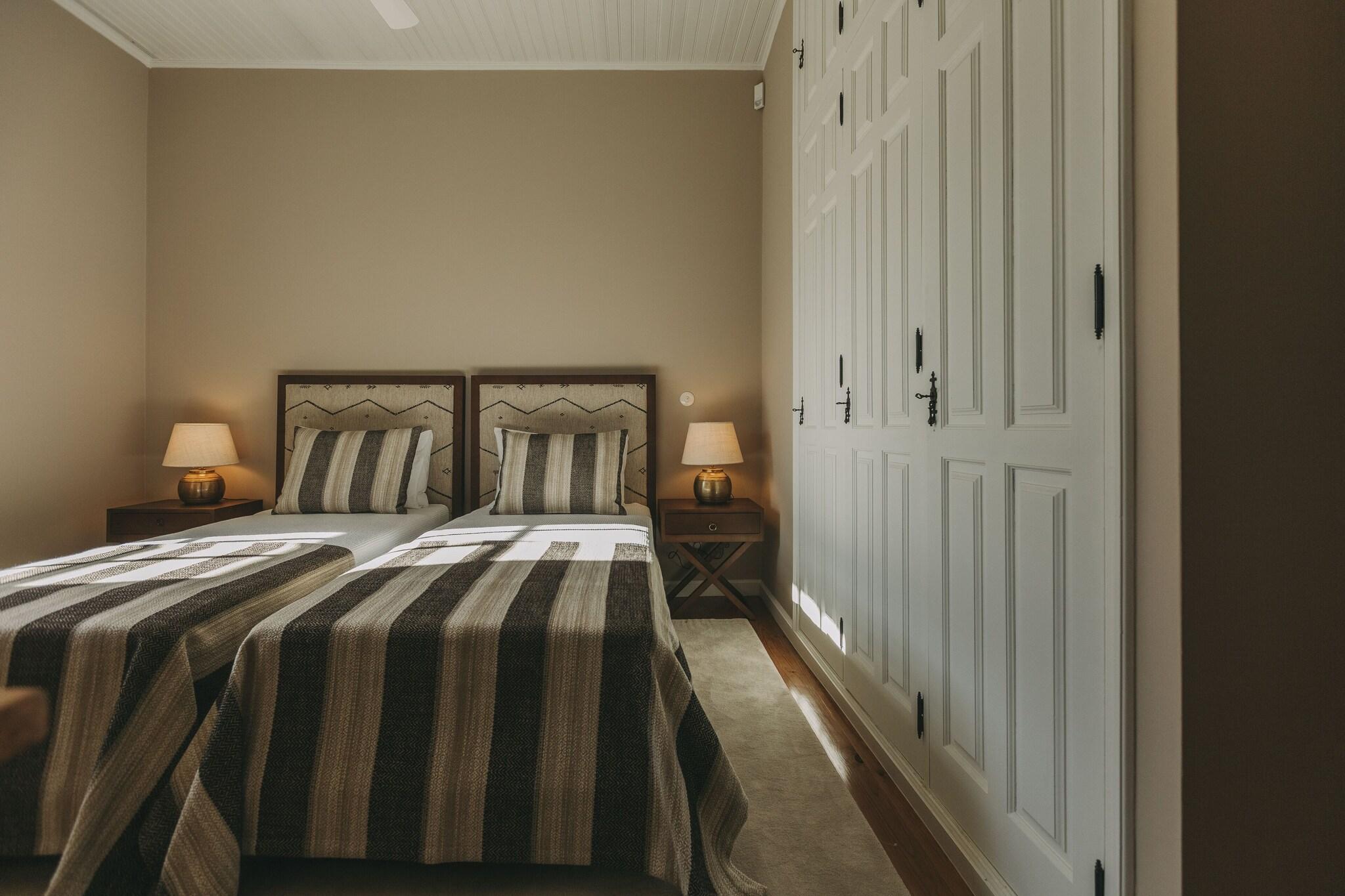 Double Queen Size Bed