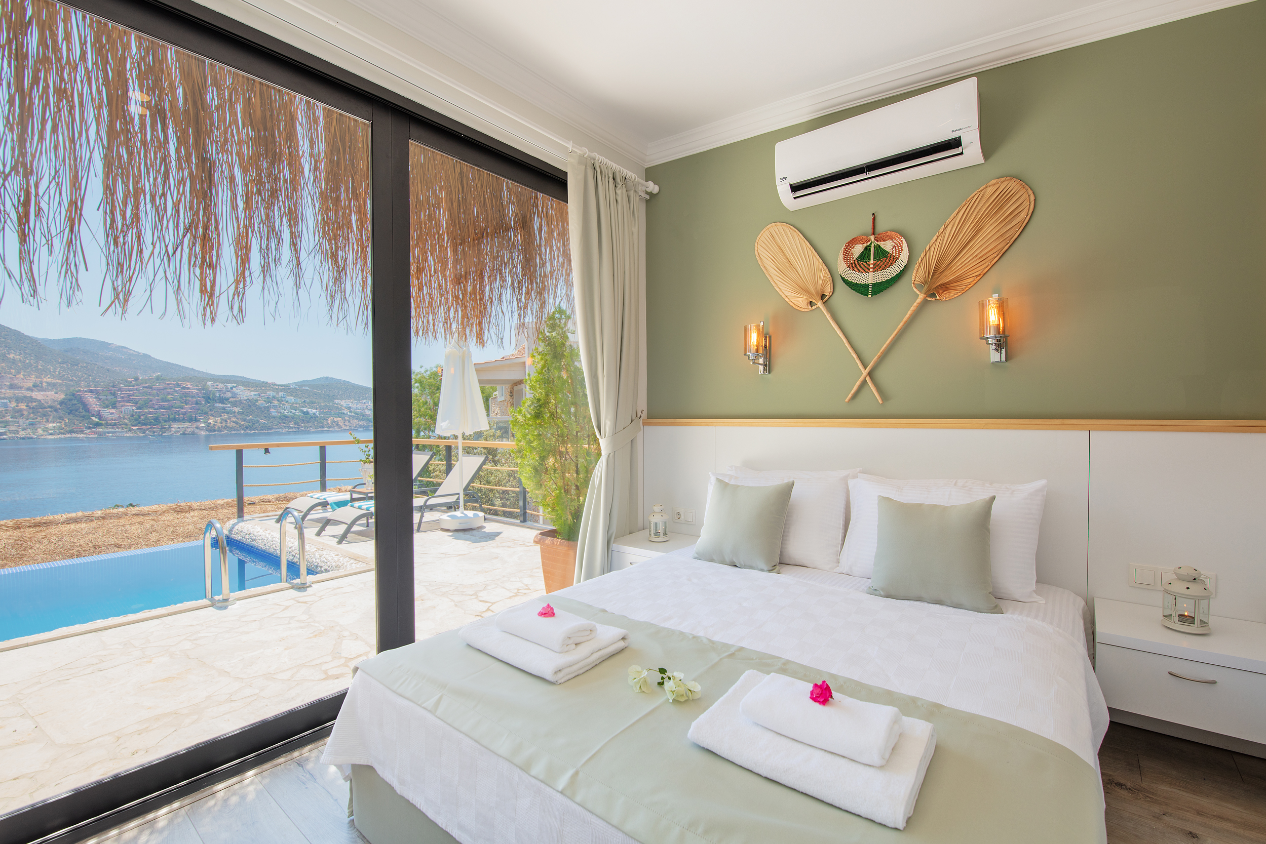 Suite Deluxe Pool View