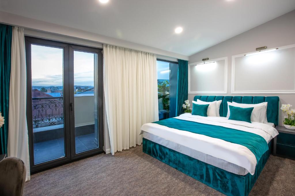 Double or Twin Deluxe