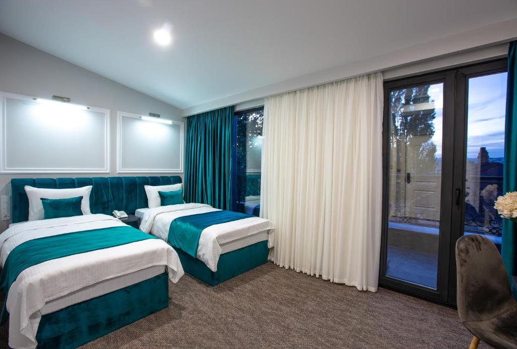 Double or Twin Deluxe