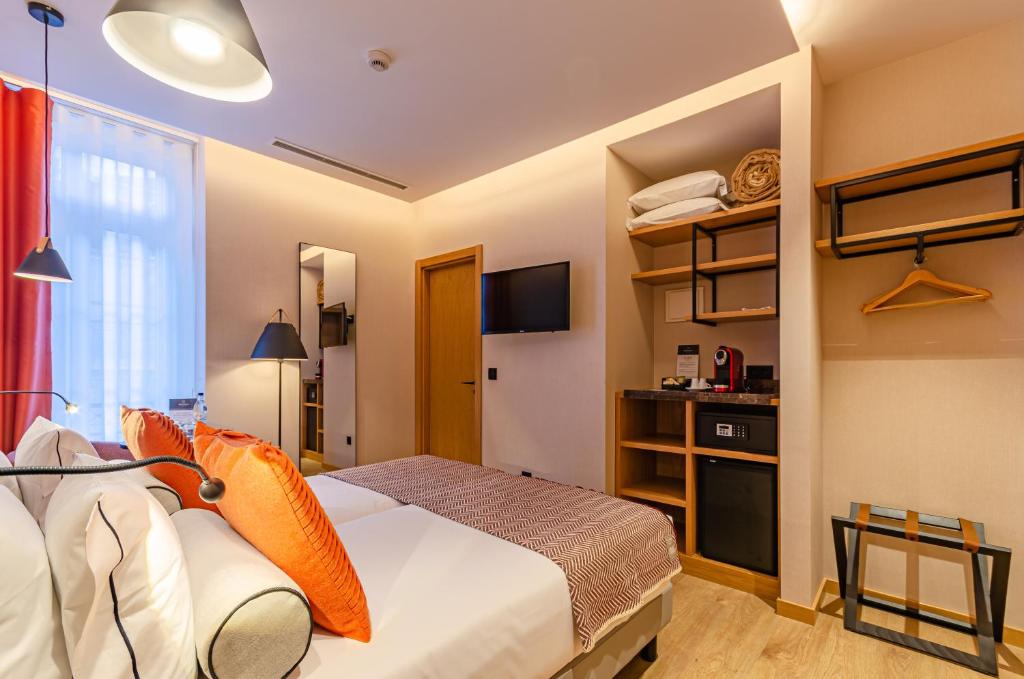 Double or Twin Standard