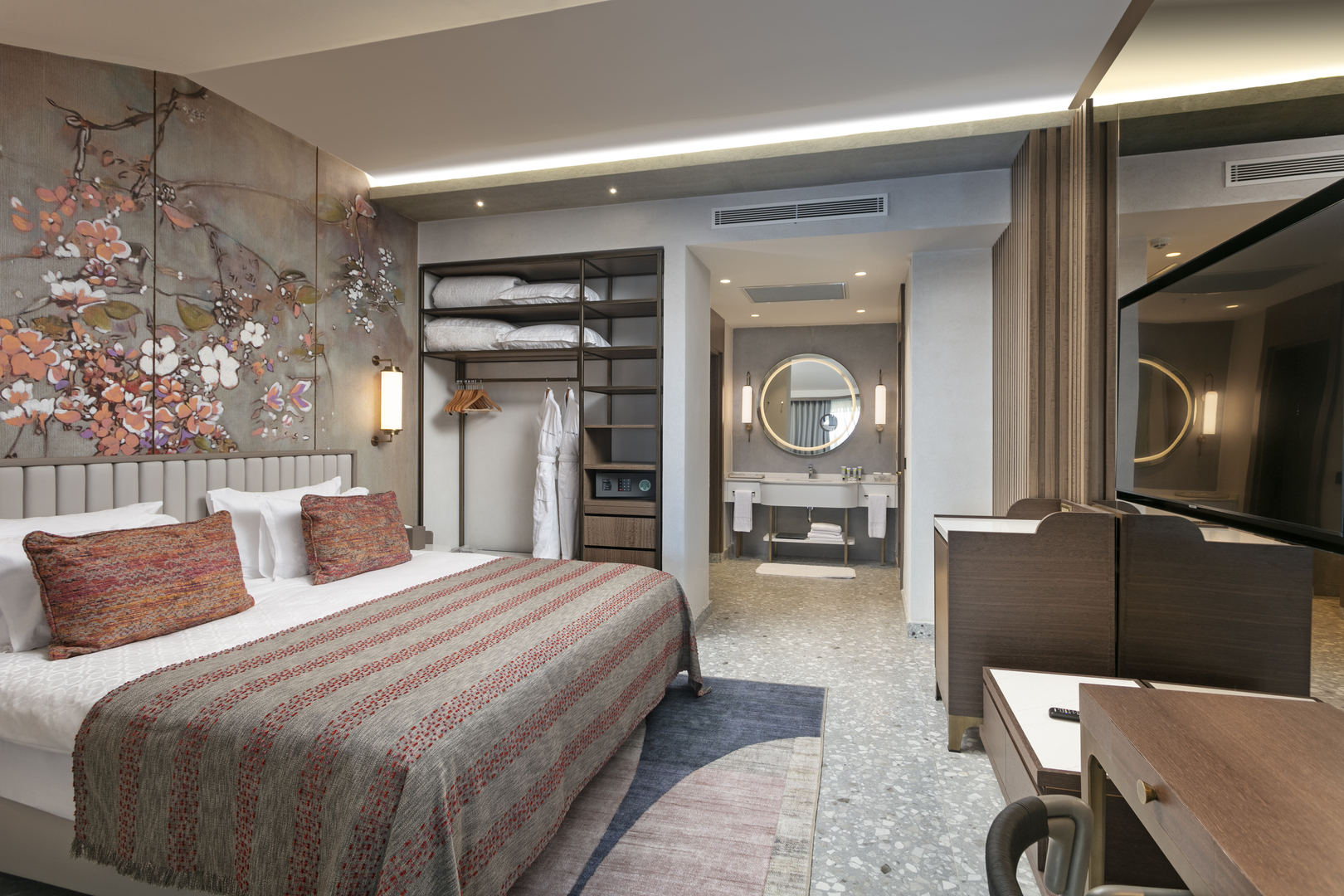 Family Room with Jacuzzi