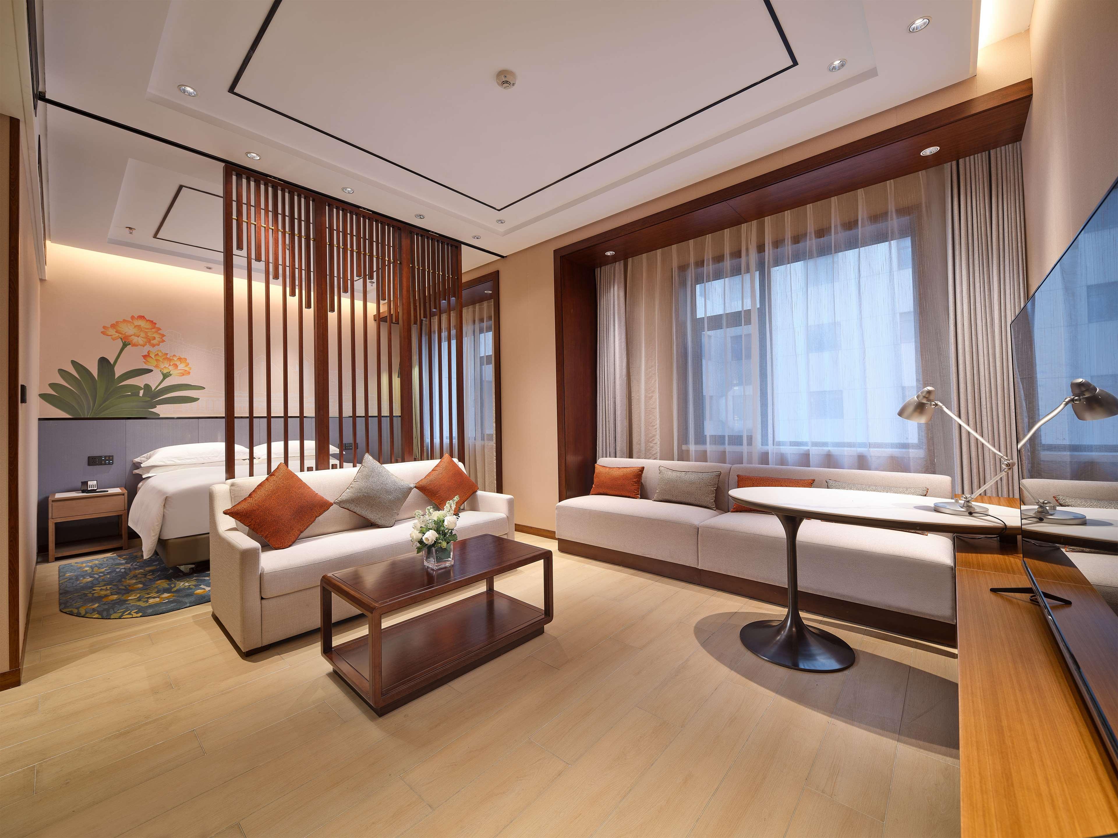 Suite Deluxe King Bed