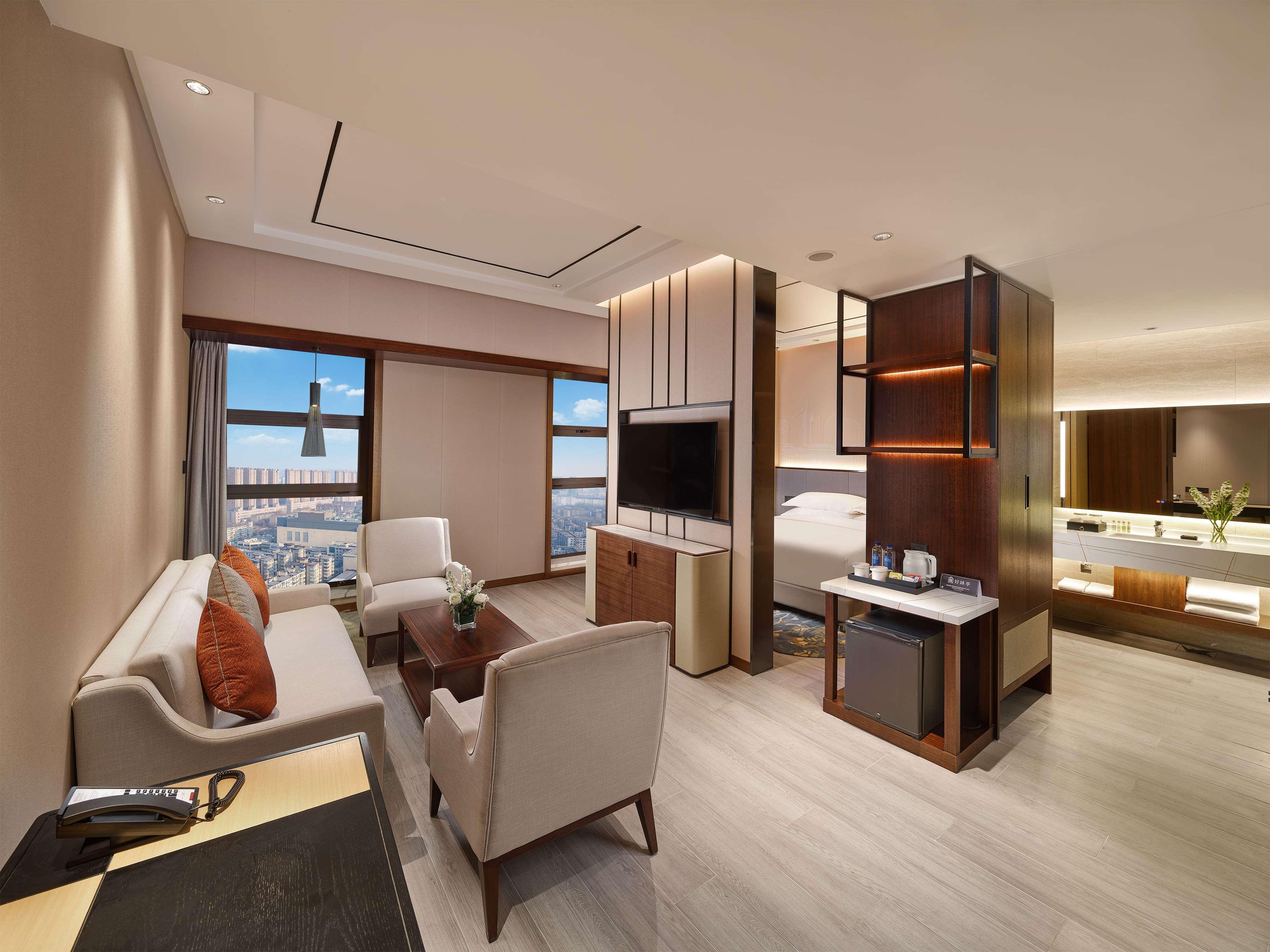 Double Deluxe King Bed