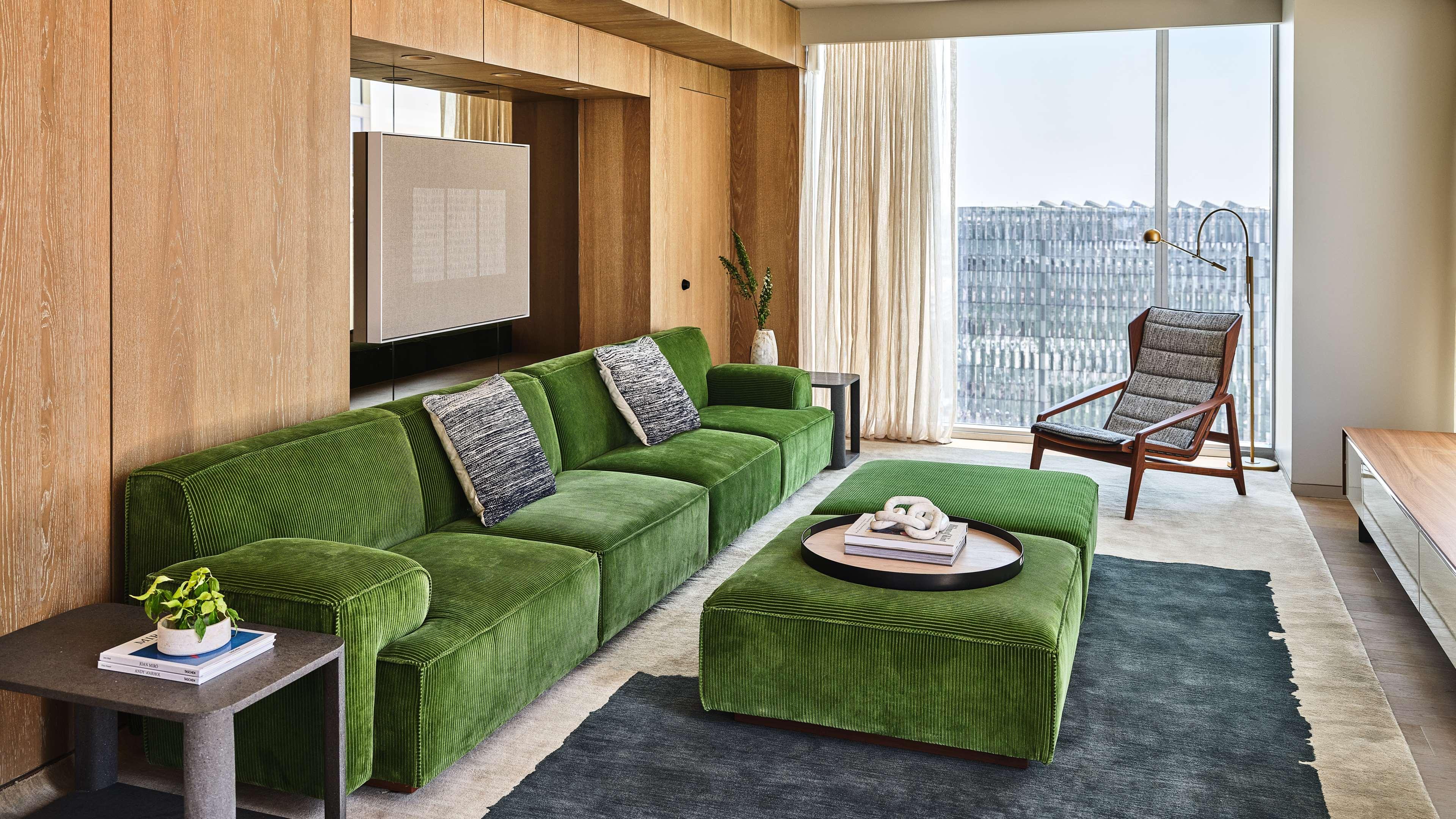 Suite Accessible King Size Bed