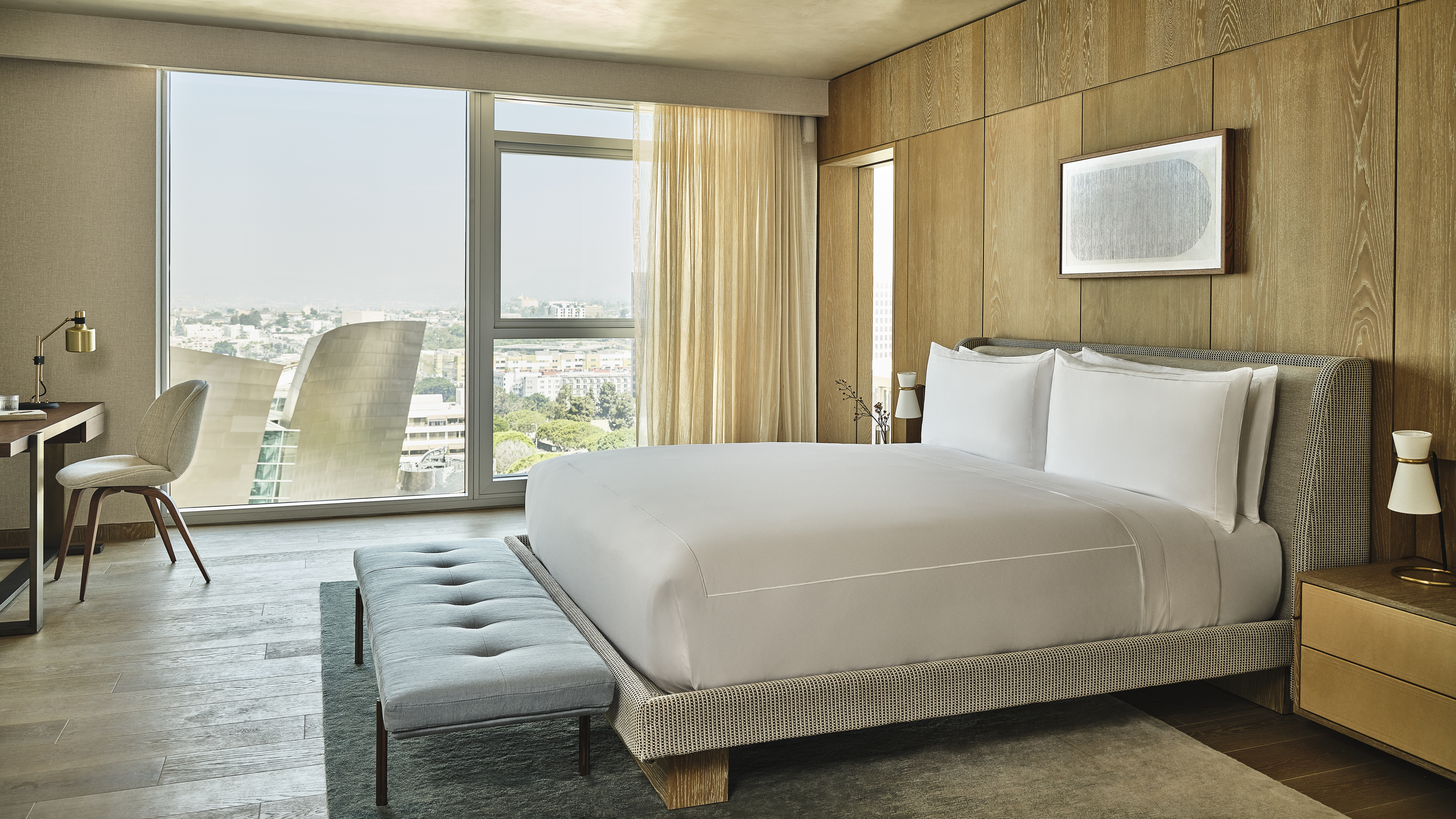 Suite Accessible King Size Bed