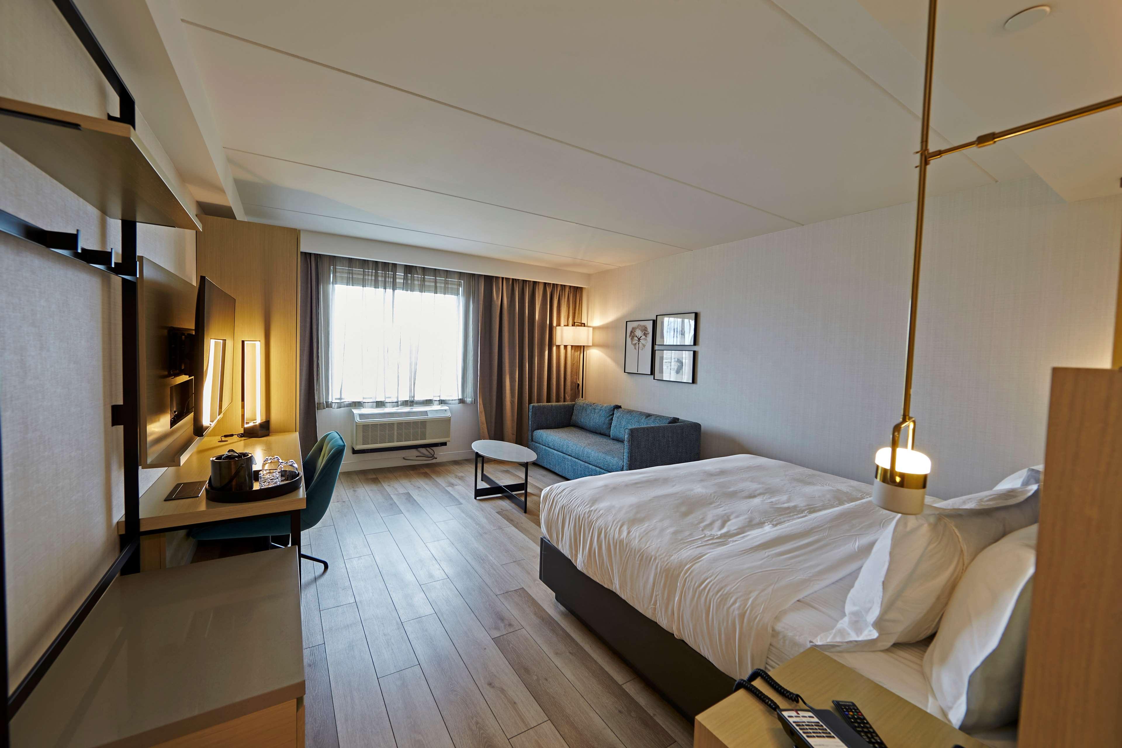 Double Deluxe King Bed