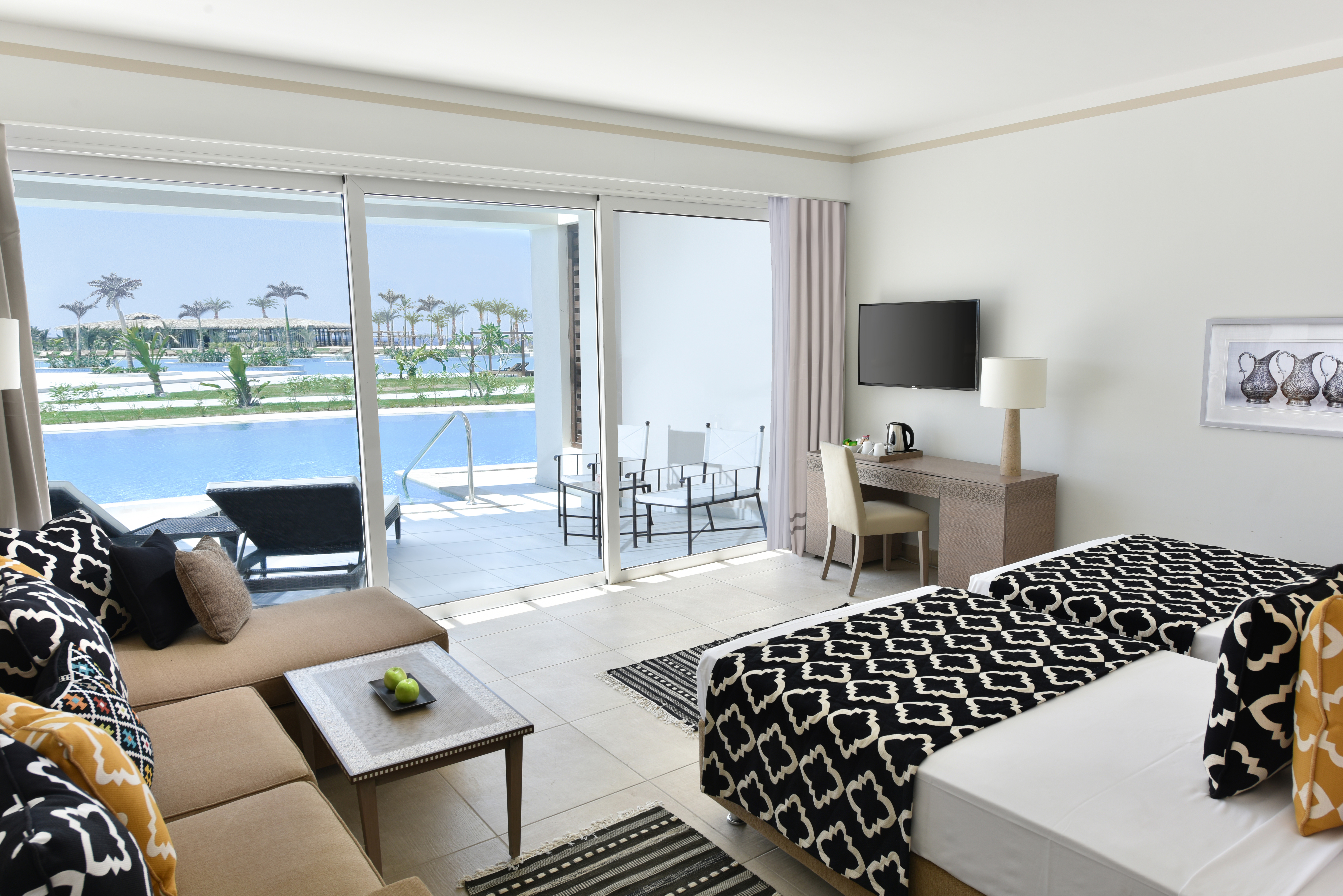 Double or Twin Deluxe Side Sea View