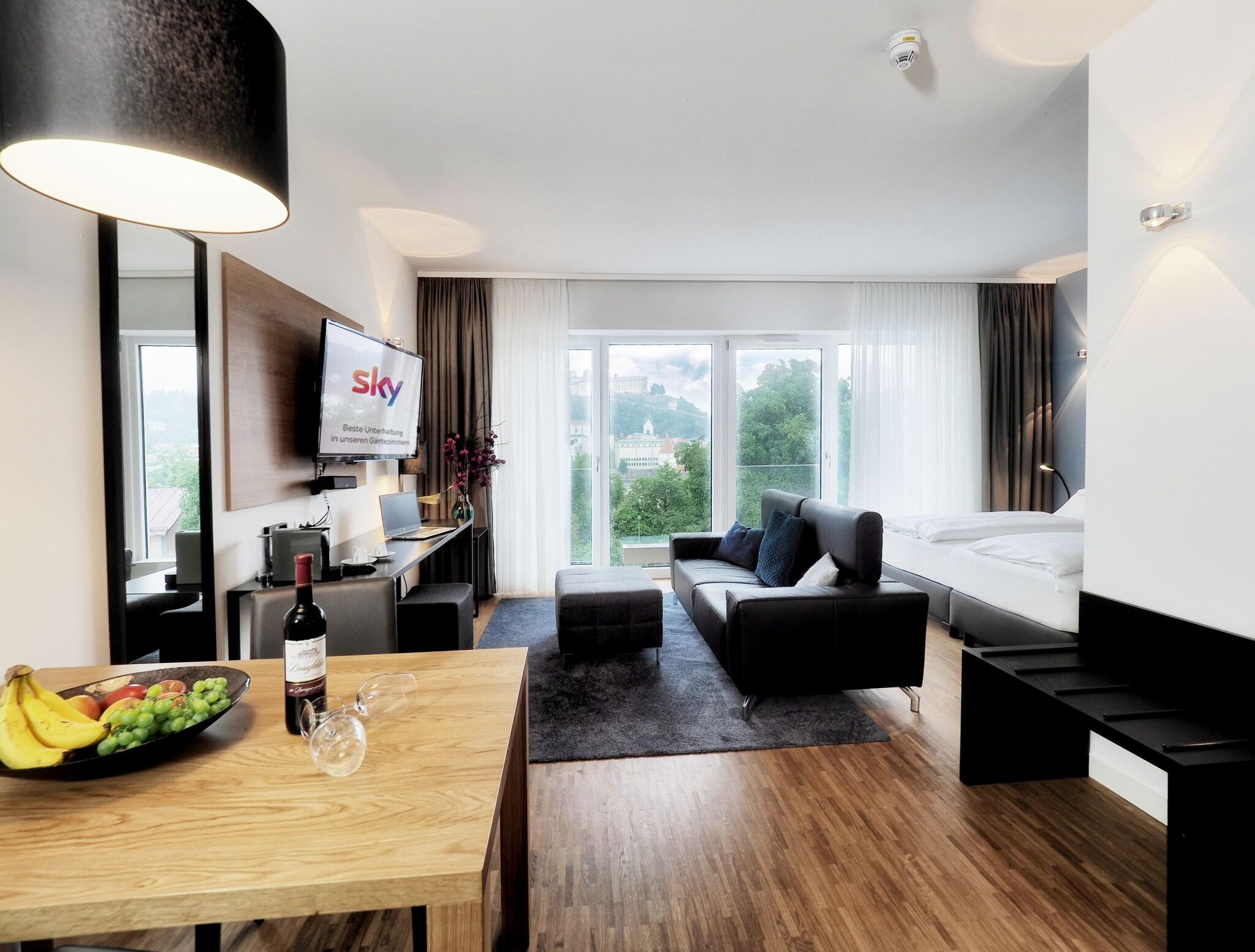 Studio Business Queen Bed