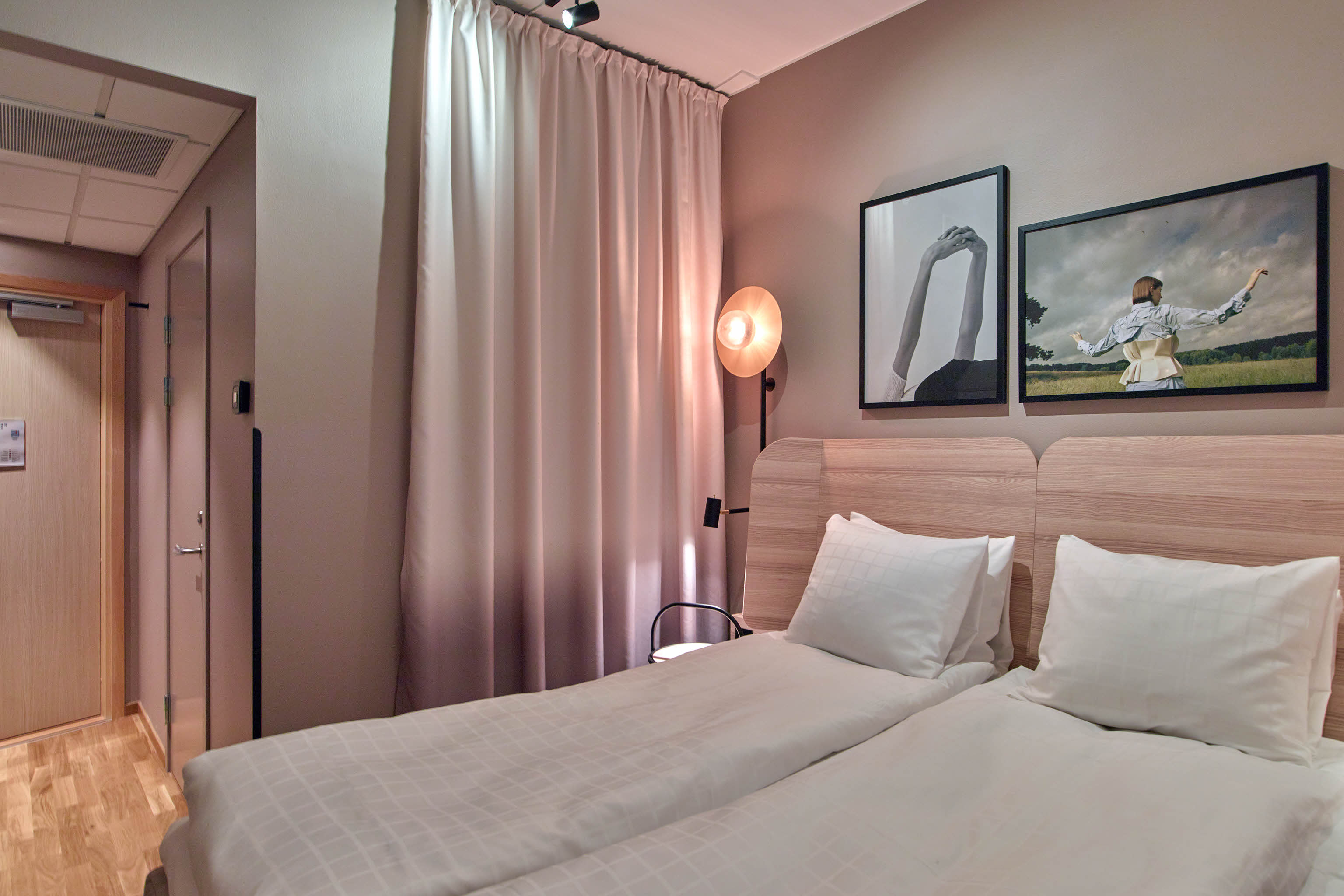 Double Queen Size Bed