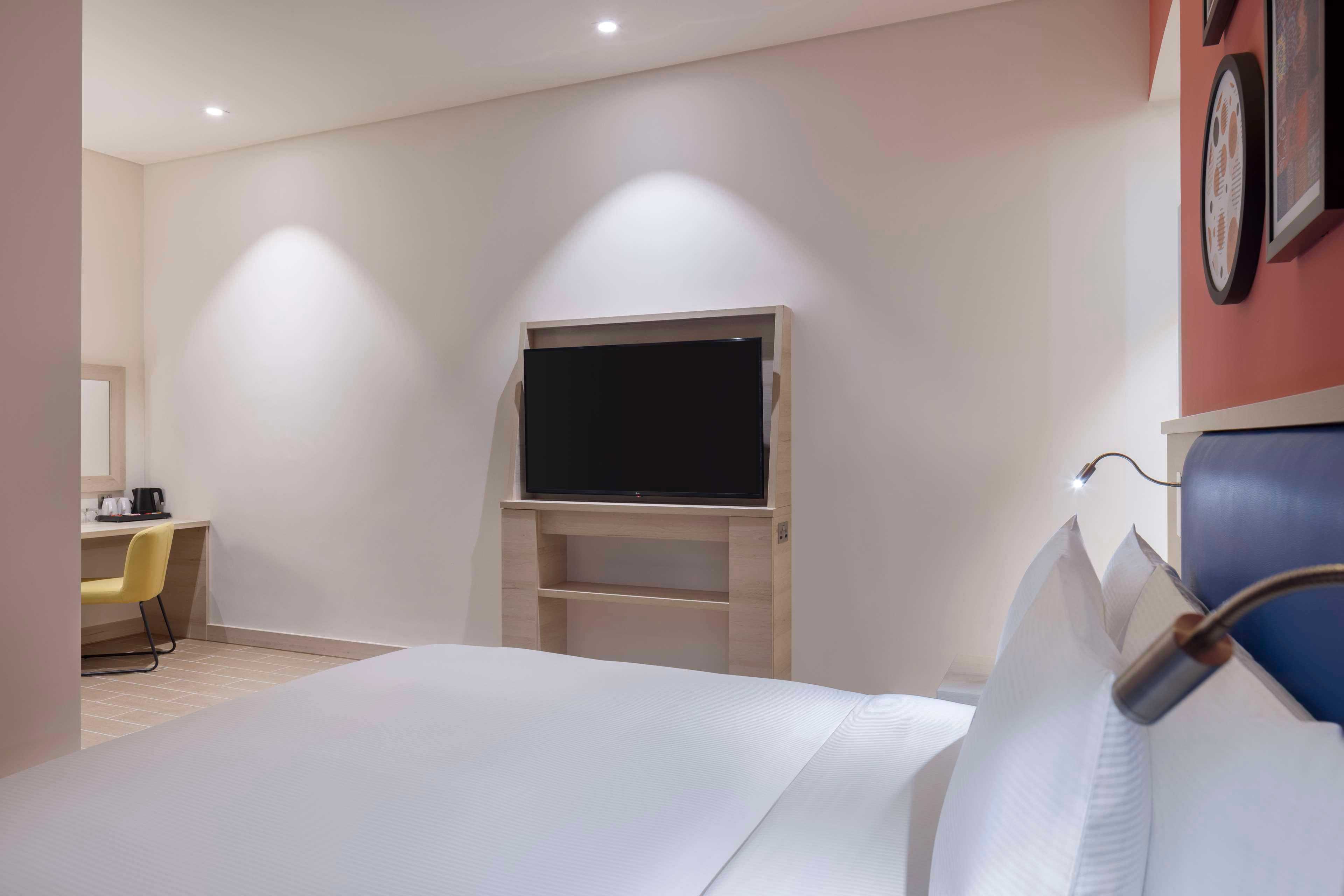 Double City View Queen Bed