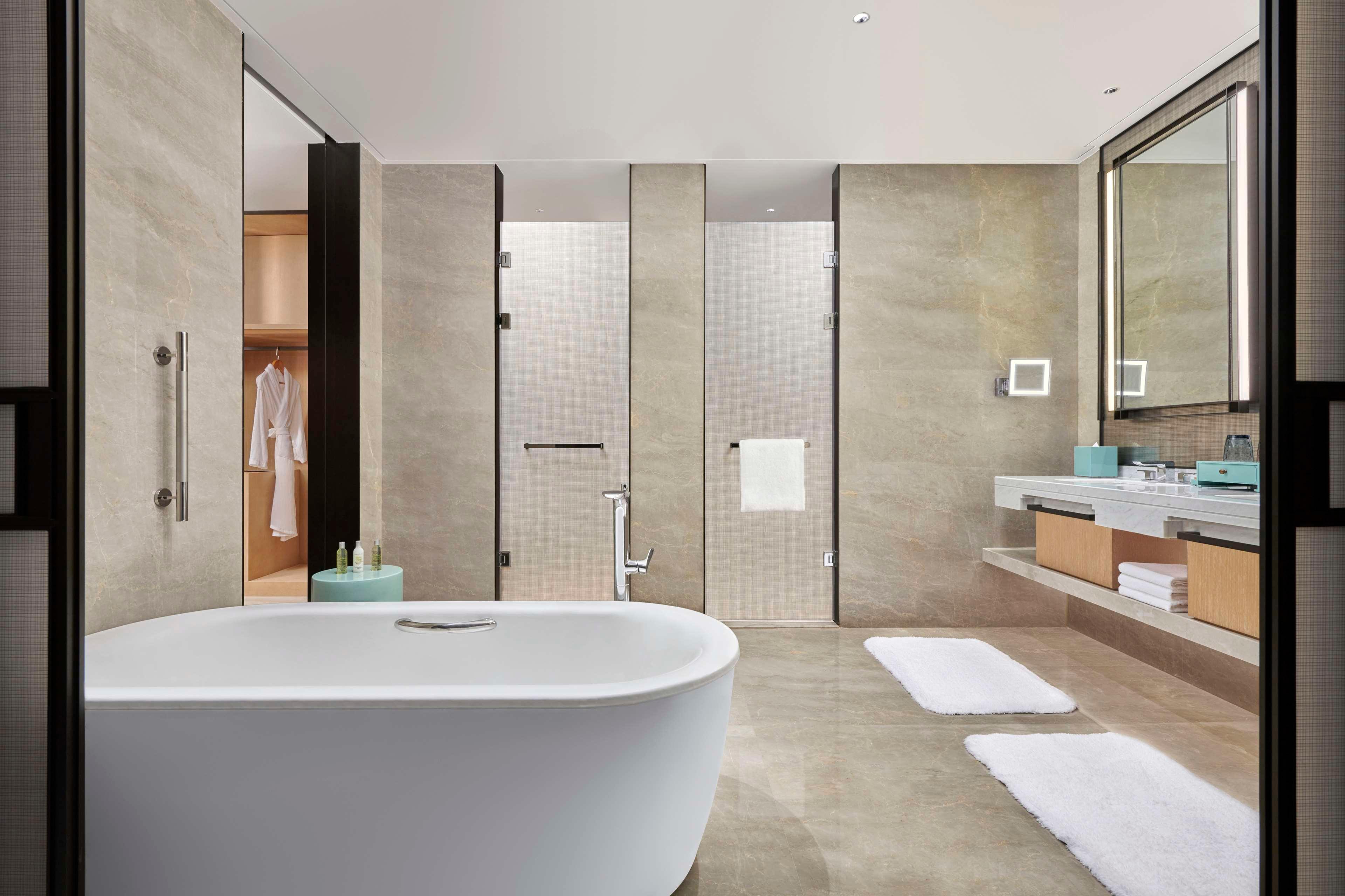 Suite Deluxe King Bed